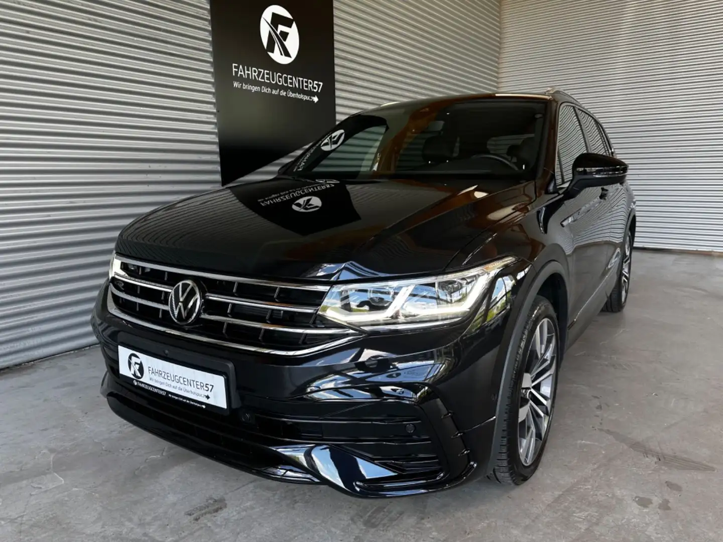 Volkswagen Tiguan 2.0 TSI  DSG 4MOTION/ALLSPACE/FERNSTART Zwart - 2