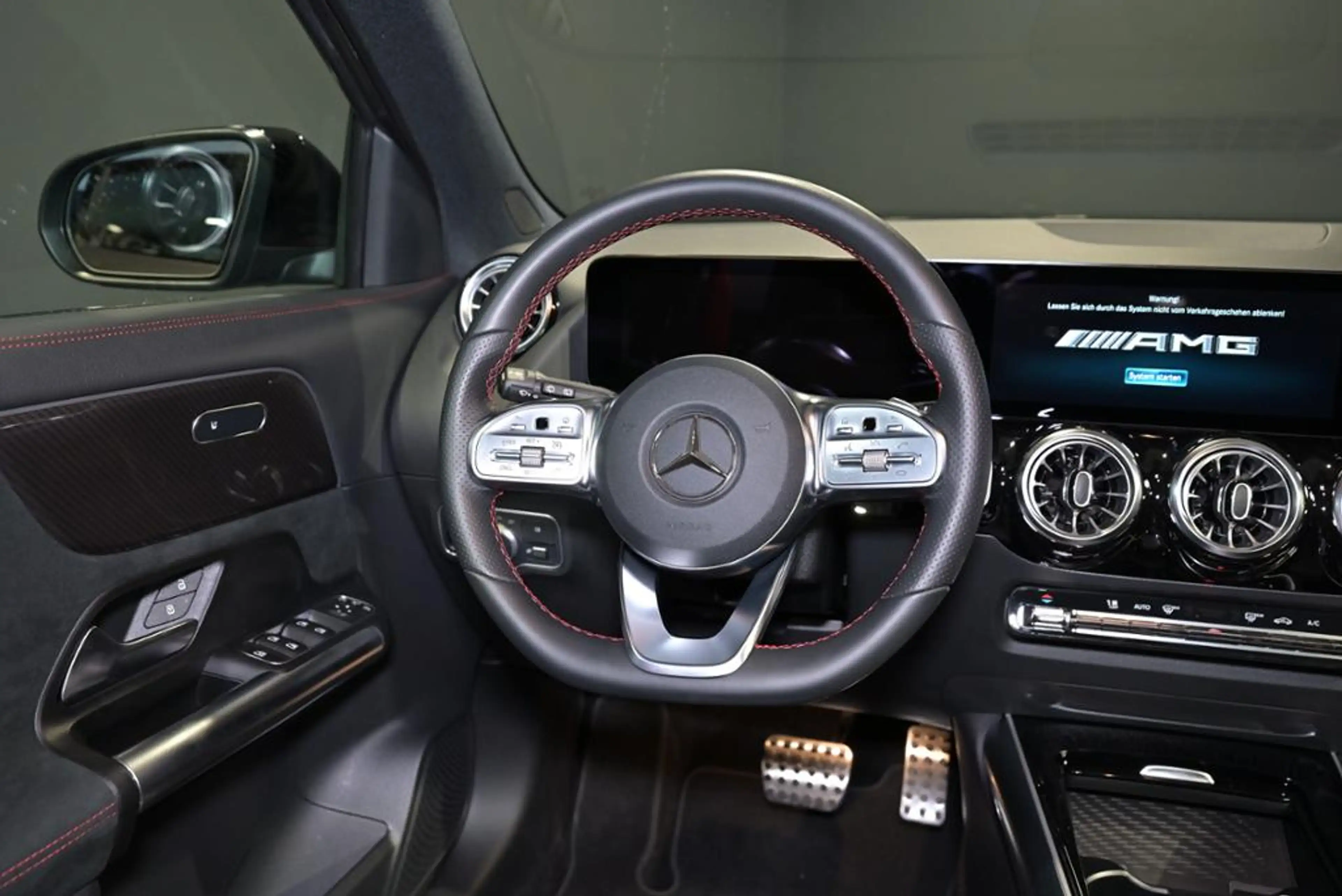 Mercedes-Benz A 35 AMG GL 4M PANO/AHK/MULTIB./KEYL./RFK — photo 8