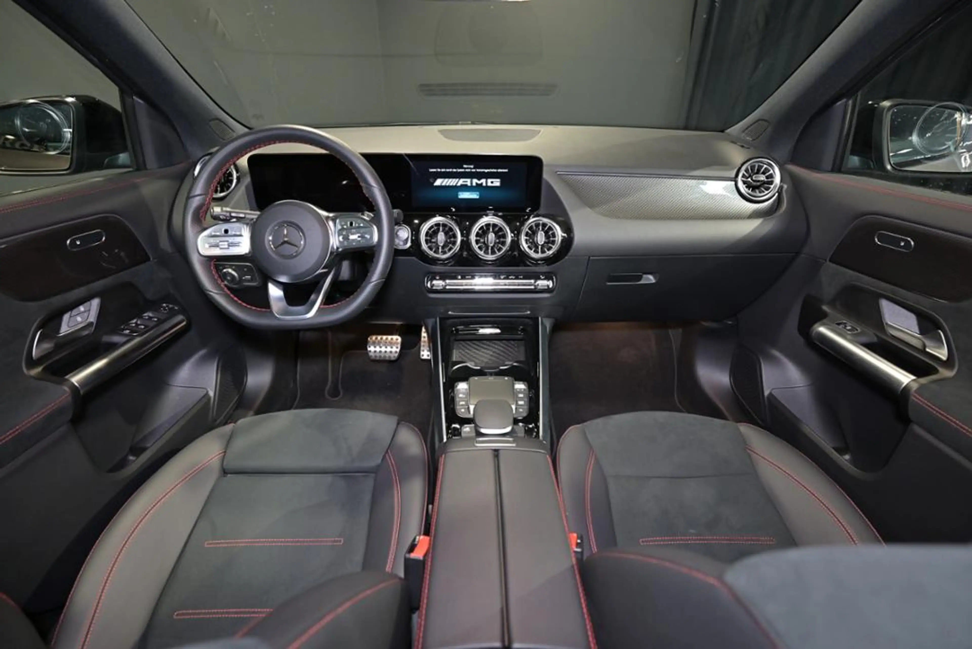 Mercedes-Benz A 35 AMG GL 4M PANO/AHK/MULTIB./KEYL./RFK — photo 15