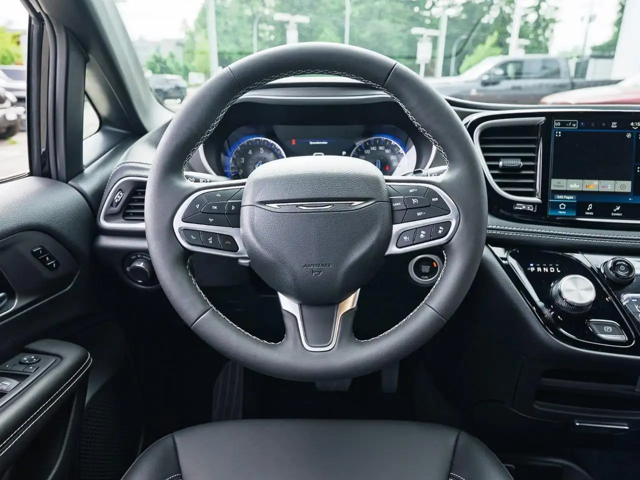 Chrysler Pacifica photo Chrysler Pacifica