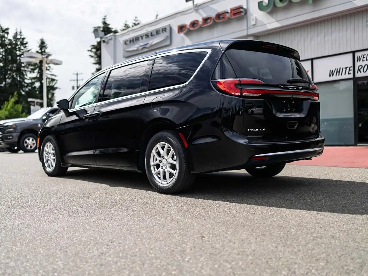 Chrysler Pacifica photo Chrysler Pacifica