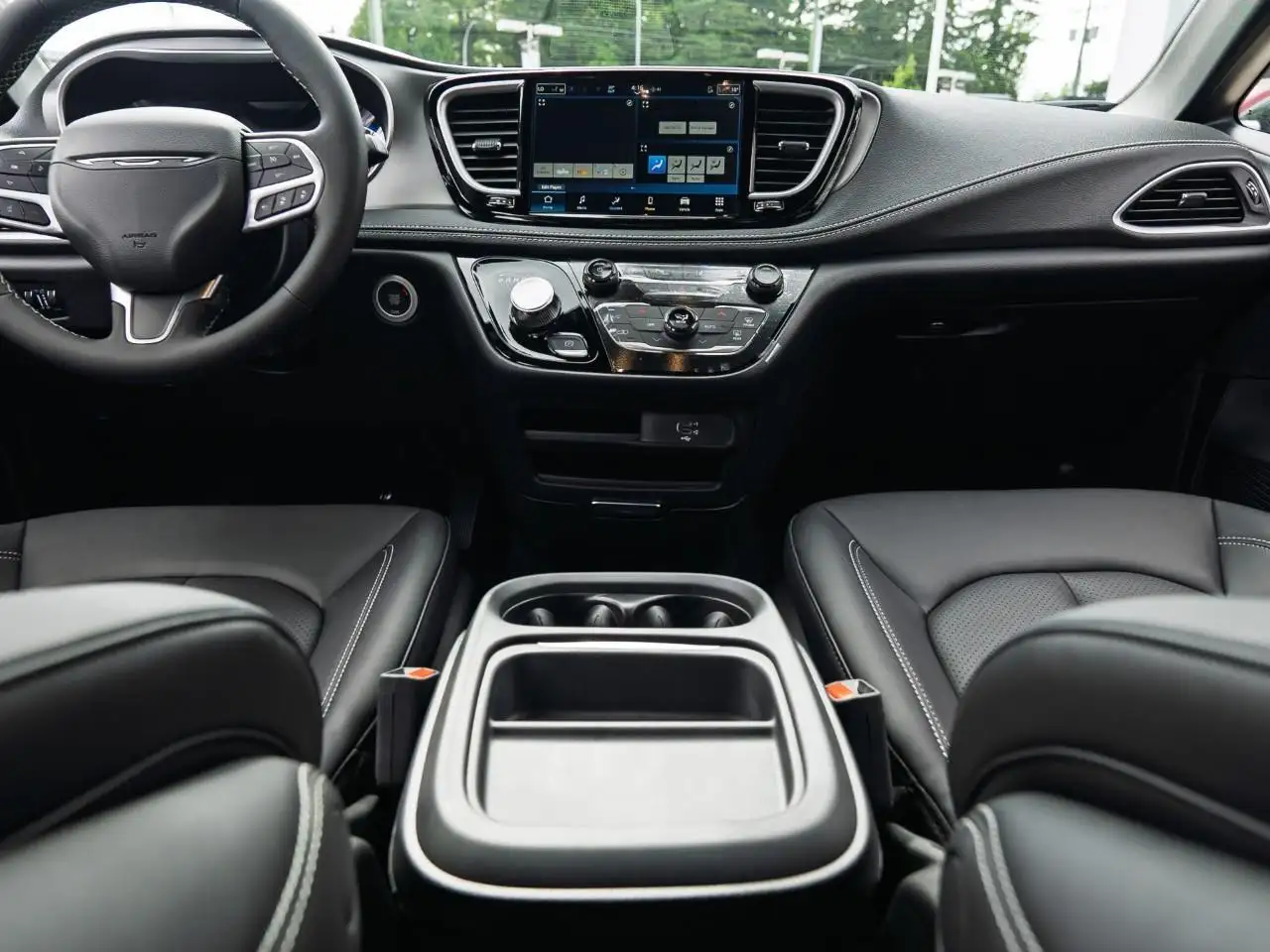 Chrysler Pacifica photo Chrysler Pacifica