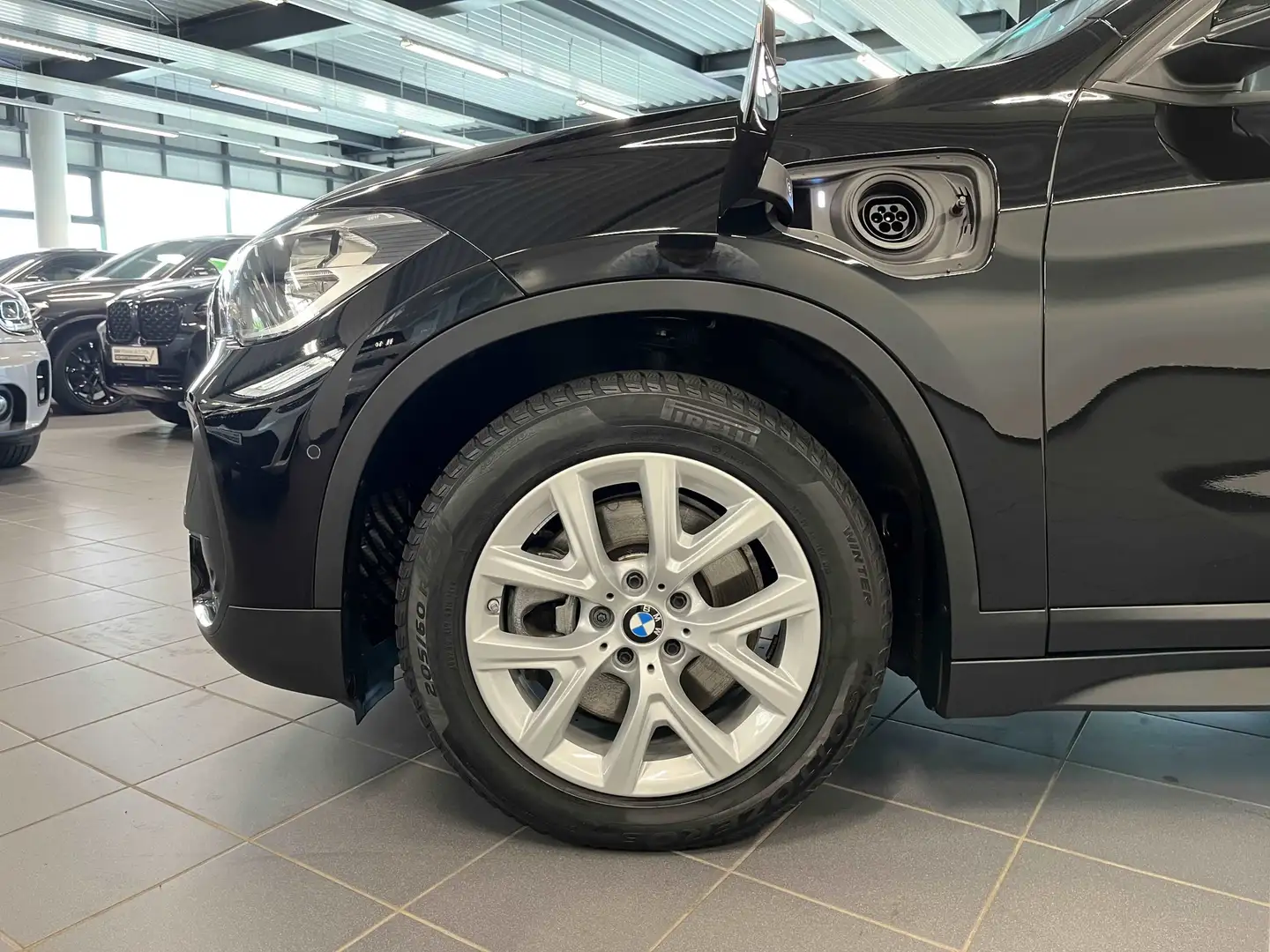 BMW X1 xDrive25e HUD AHK NAVI PDC V+H DAB Klima Noir - 2