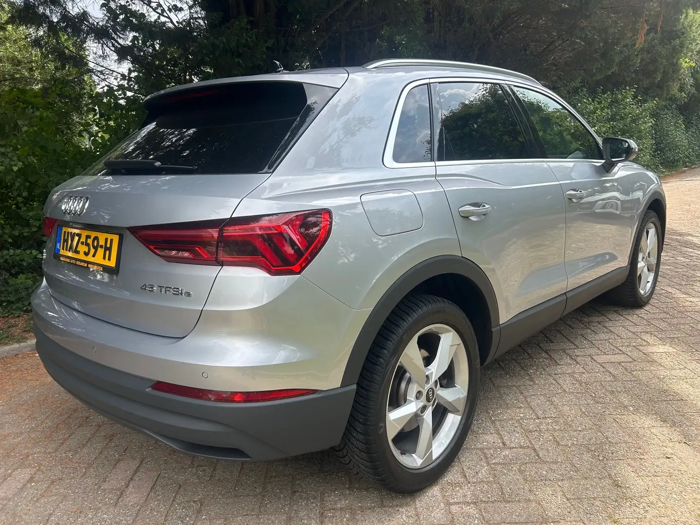 Audi Q3 45 TFSi-e Plug-in  CAMERA-ALCANTARA  enz. Argent - 2