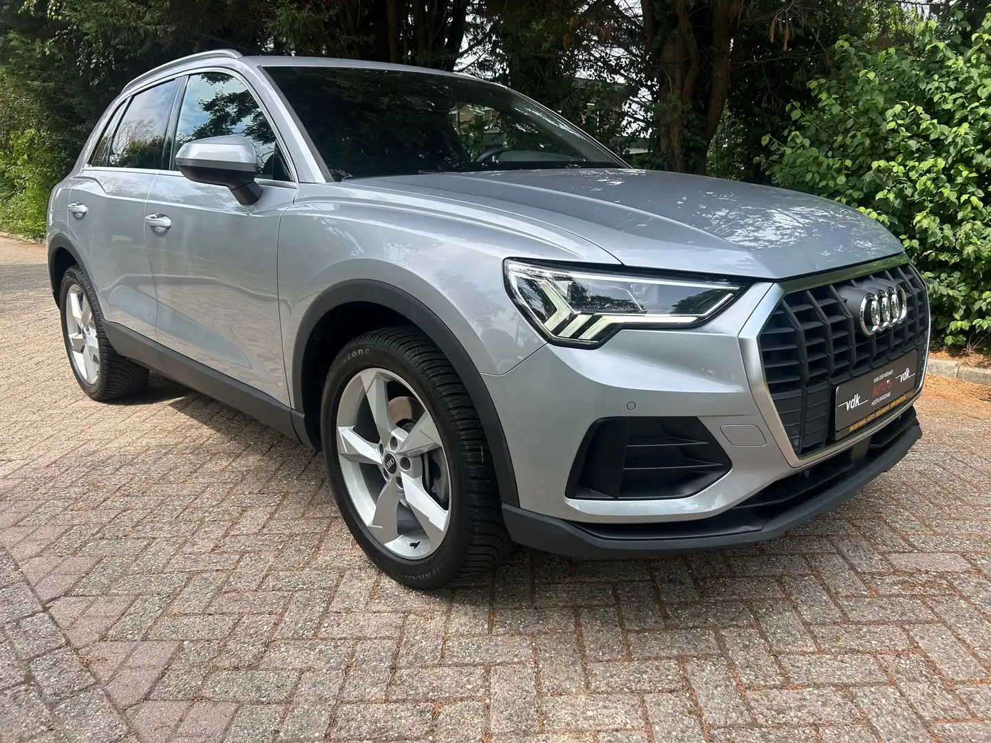 Audi Q3 45 TFSi-e Plug-in  Camera-Alcantara enz. Zilver - 1