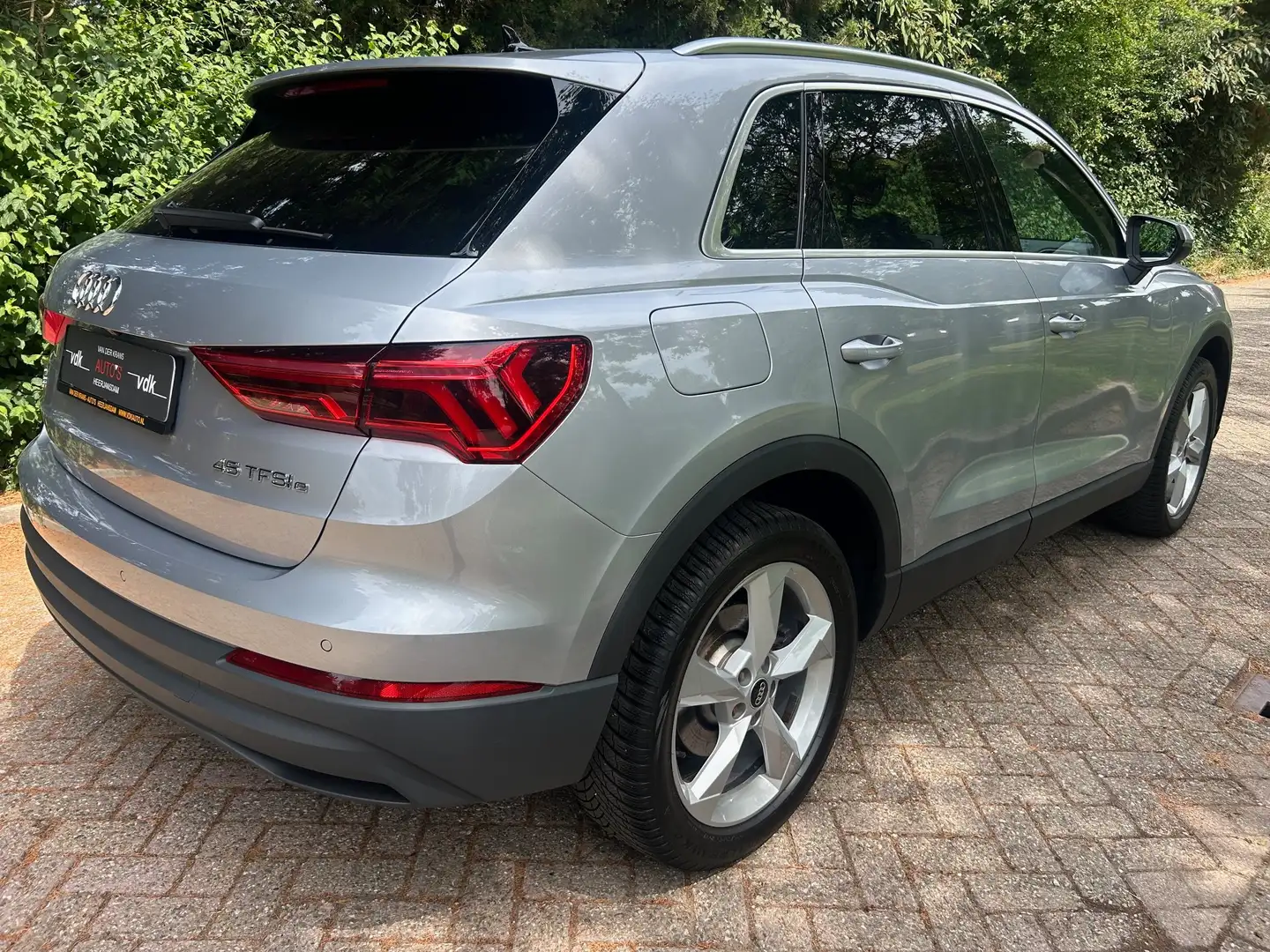 Audi Q3 45 TFSi-e Plug-in  Camera-Alcantara enz. Zilver - 2