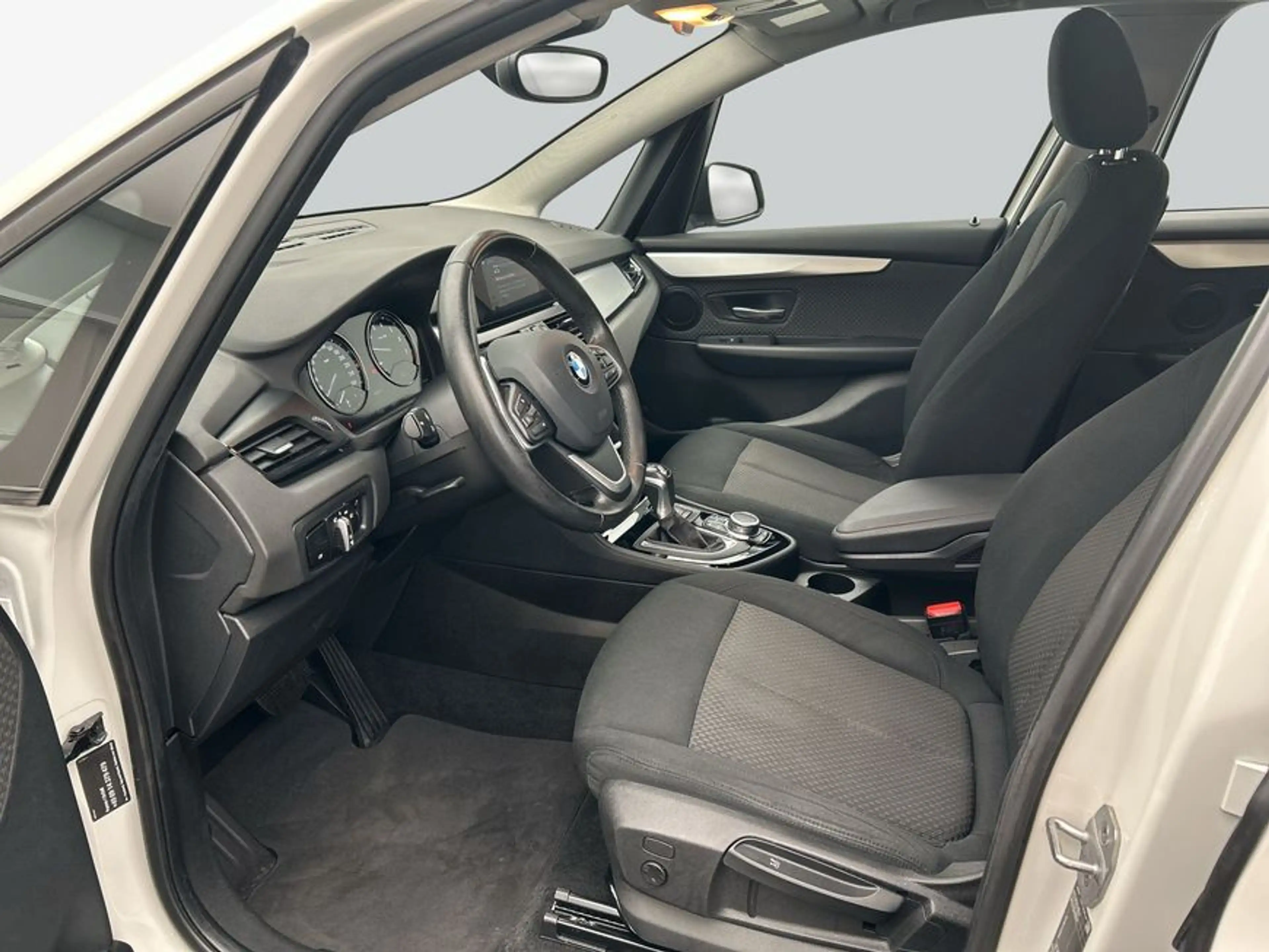 BMW 225 225xe iPerformance Active Tourer Advantage — photo 11