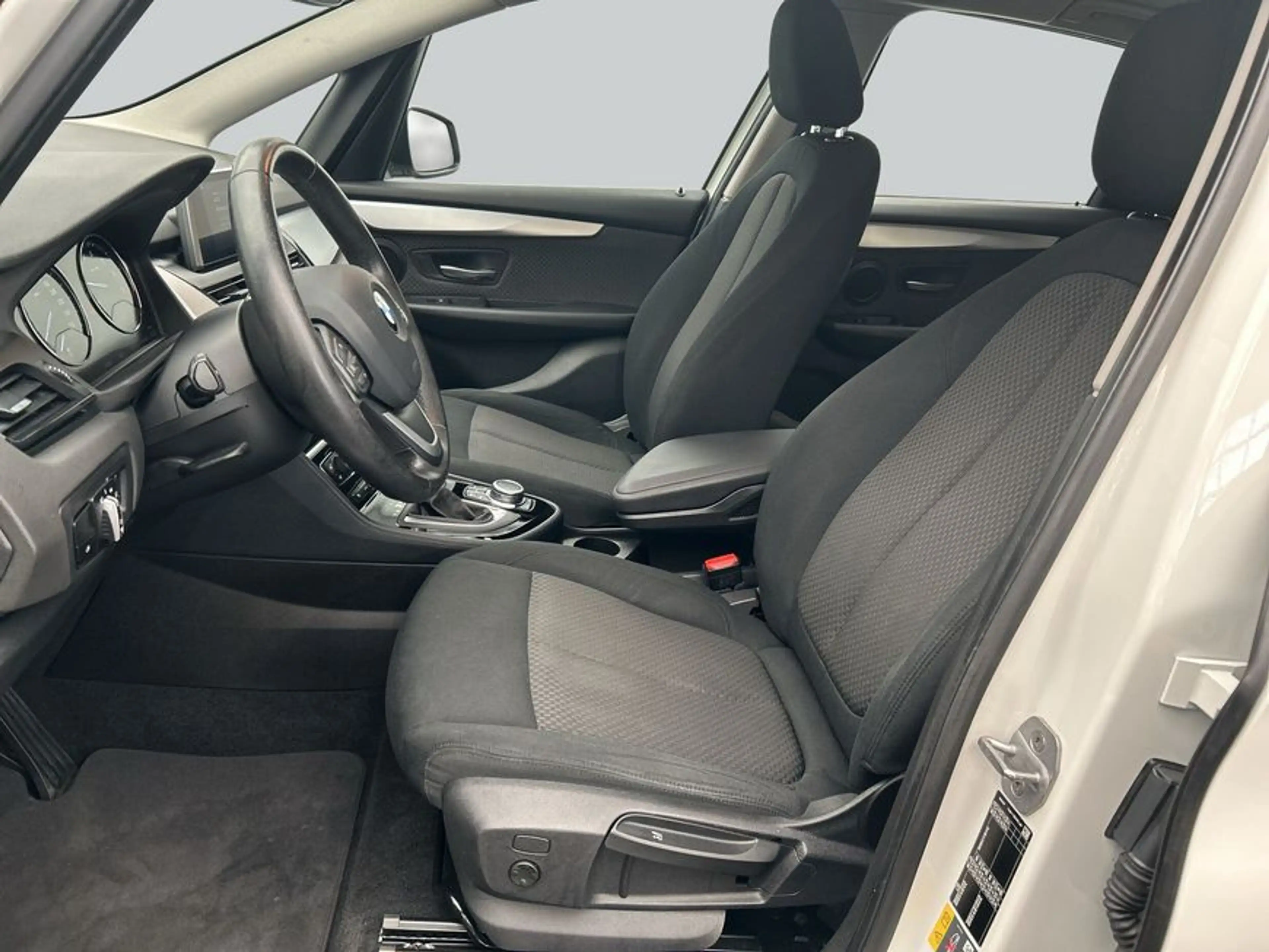 BMW 225 225xe iPerformance Active Tourer Advantage — photo 12
