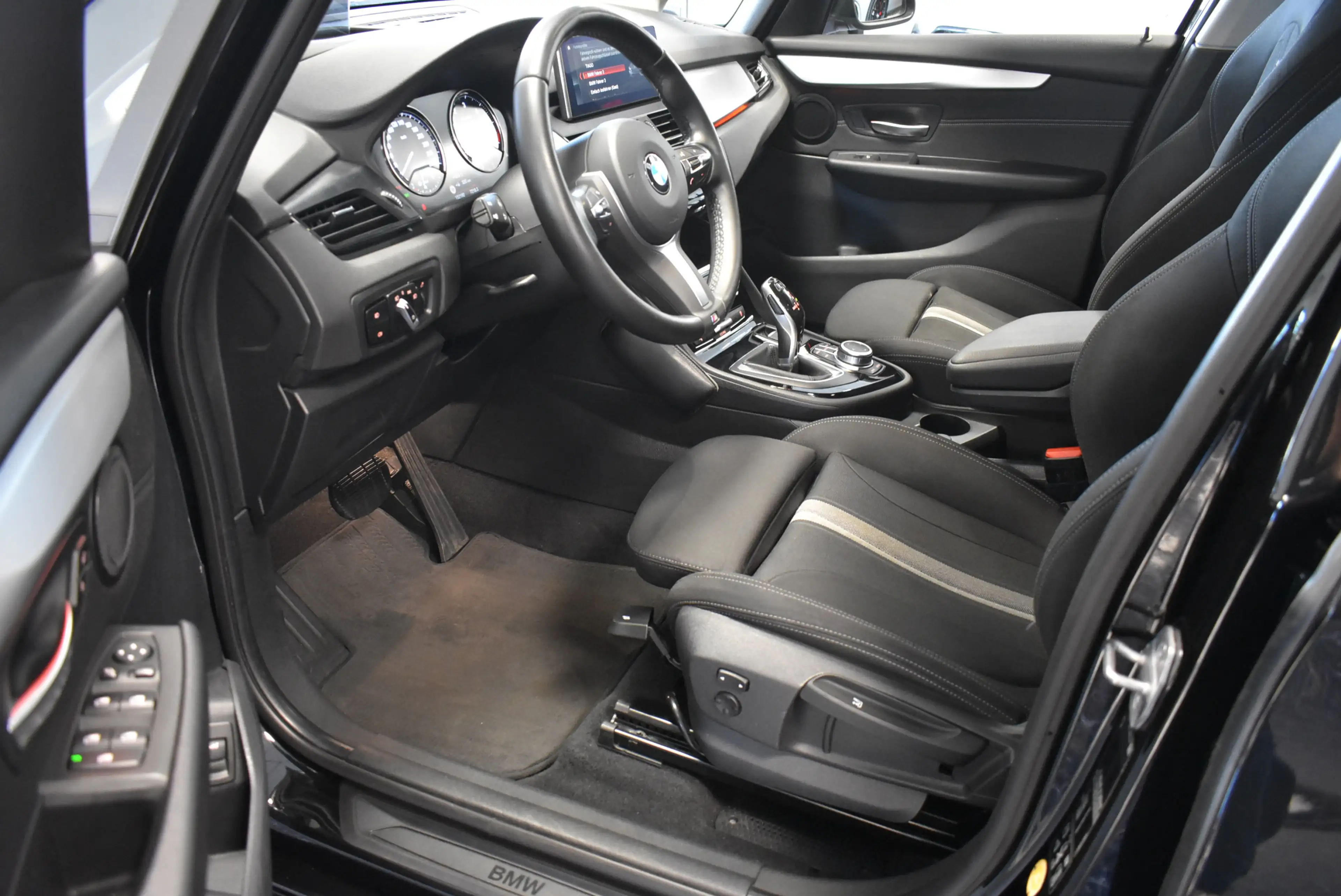 BMW 218 xDrive Aut. Navi LED Head-Up PDC — photo 6