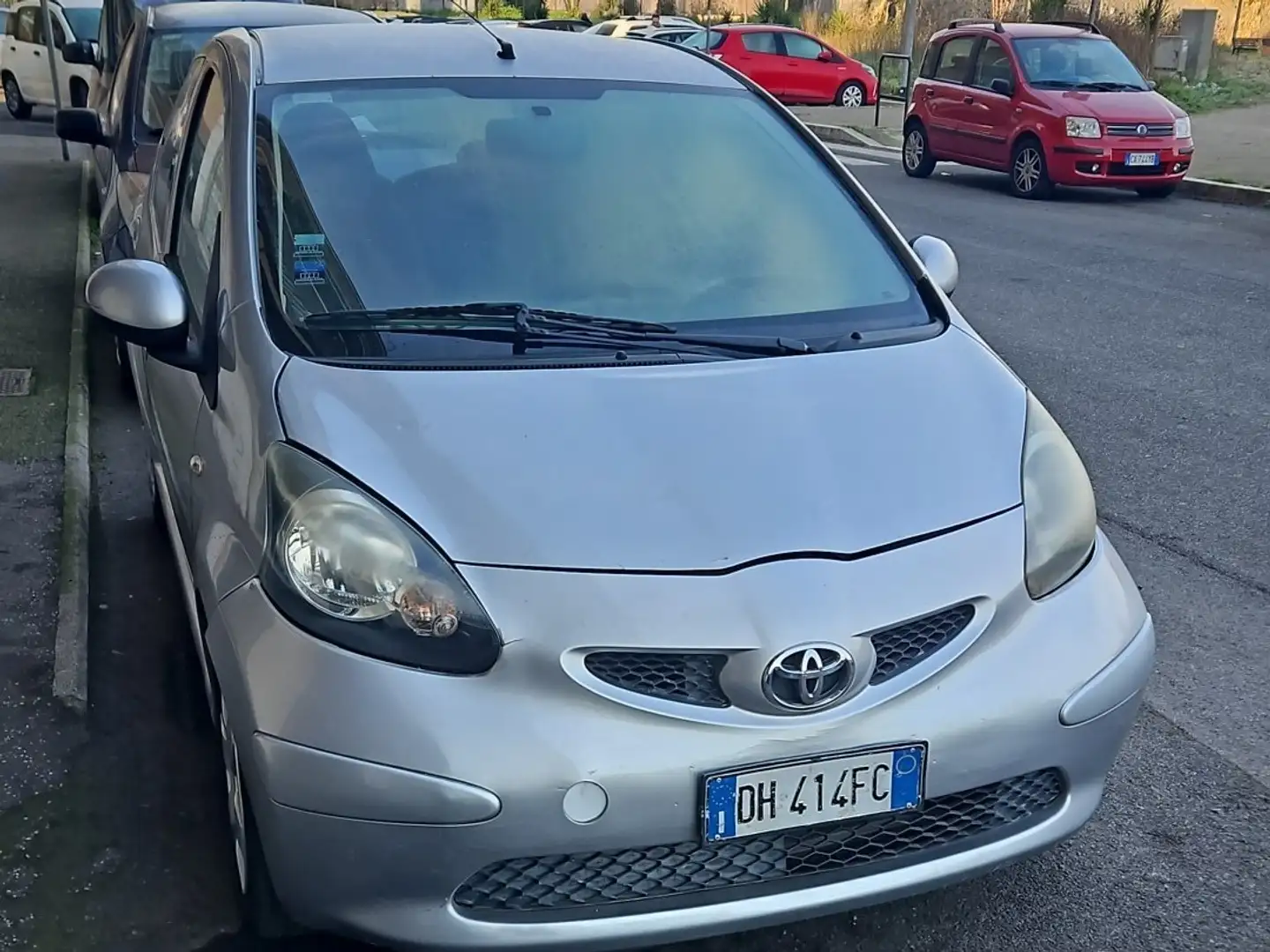 Toyota Aygo 5p 1.0 Sol m-mt Silber - 1