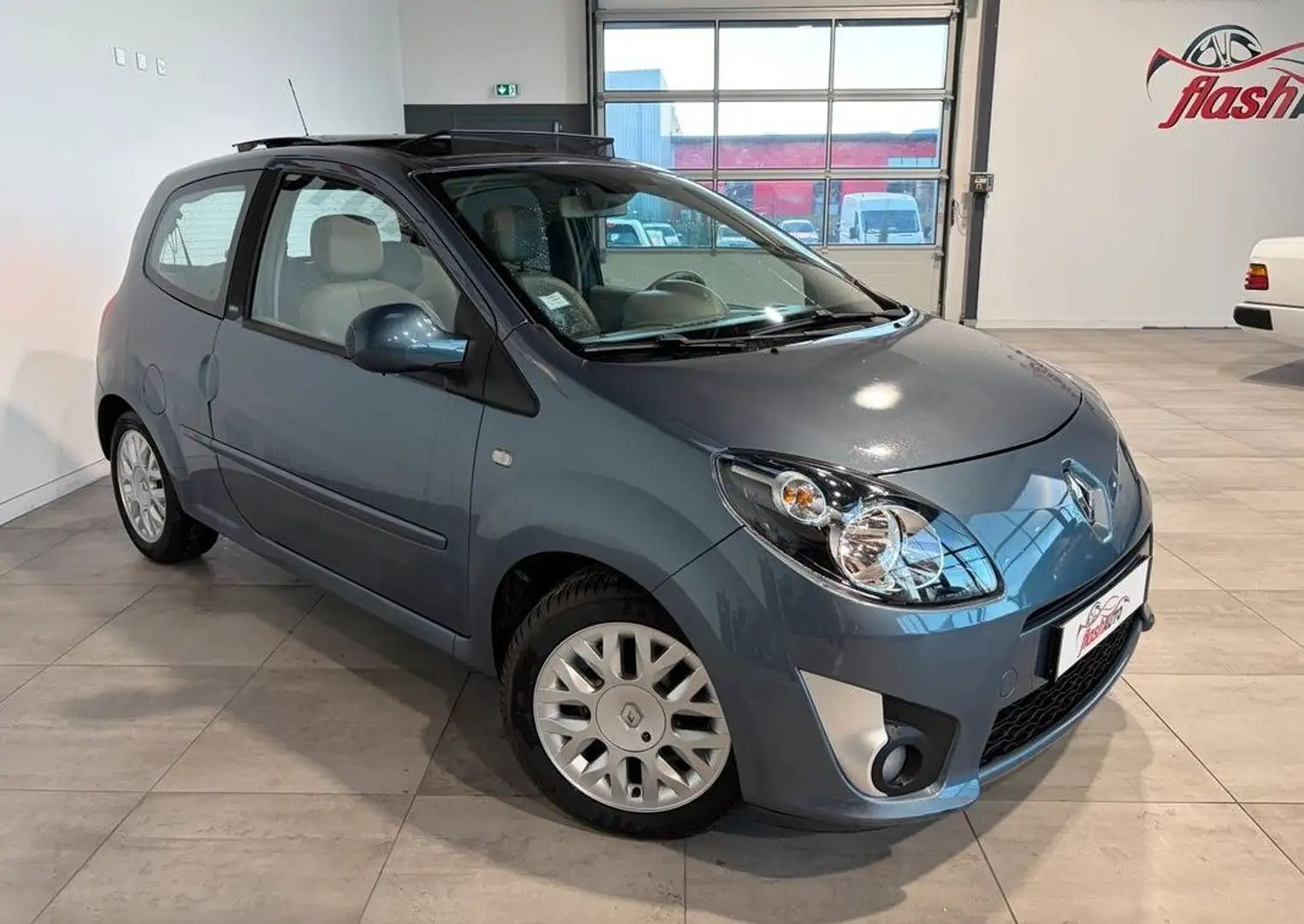 Renault Twingo II 1.2 i Quickshift 75cv INITIALE-BVA-2010 Gris - 2