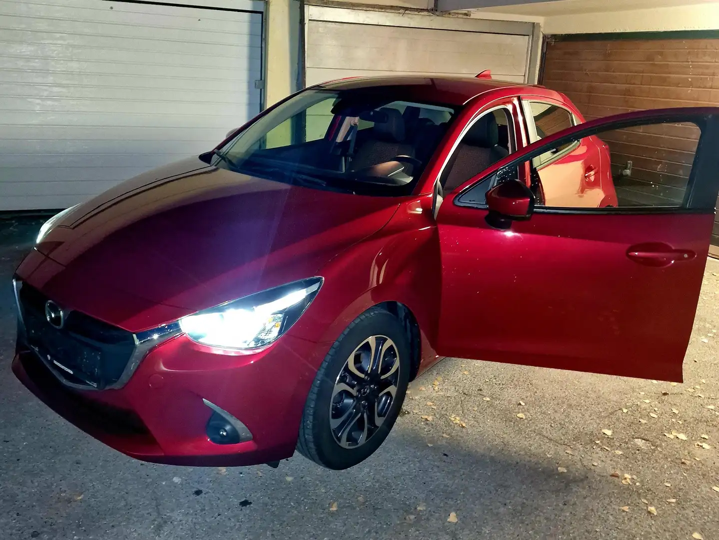 Mazda 2 Mazda 2 G90 Revolution Revolution Rot - 1