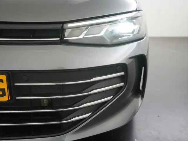 Volkswagen Passat view 26
