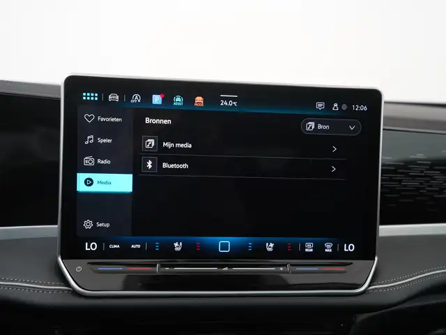 Volkswagen Passat view 15