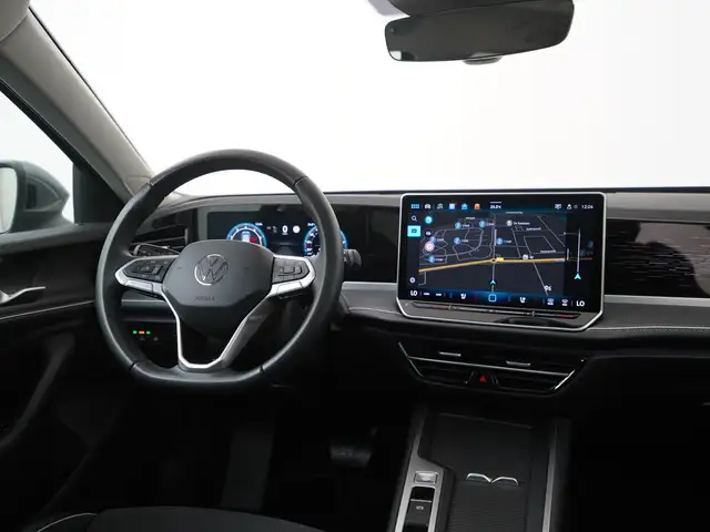 Volkswagen Passat view 5