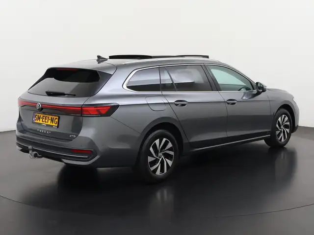 Volkswagen Passat view 4
