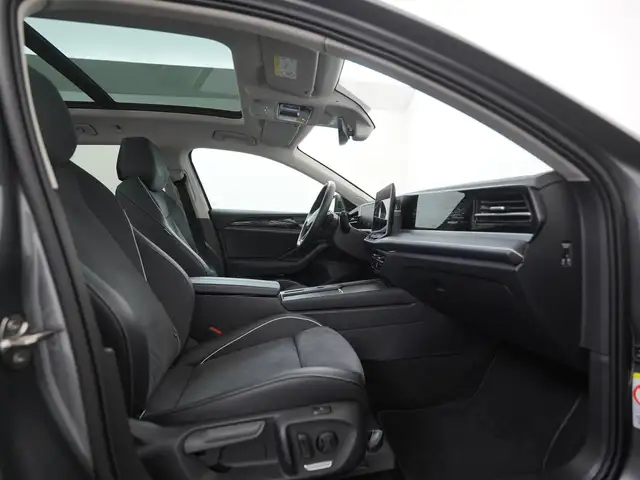Volkswagen Passat view 3