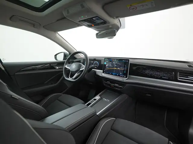 Volkswagen Passat view 2