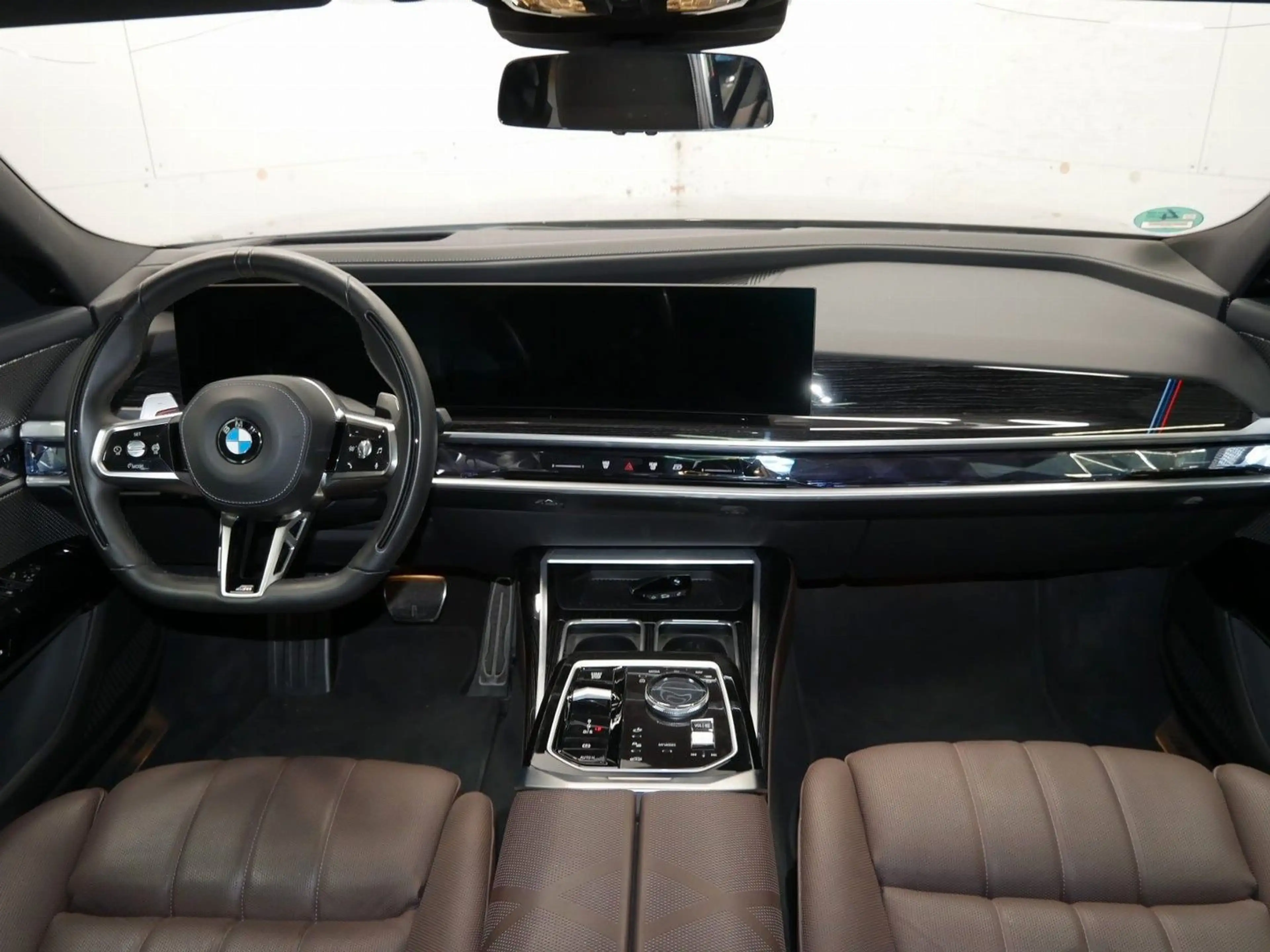 BMW 740 d xDrive M Sport EXECUTIVE A-TÜREN KRISTALL — photo 4