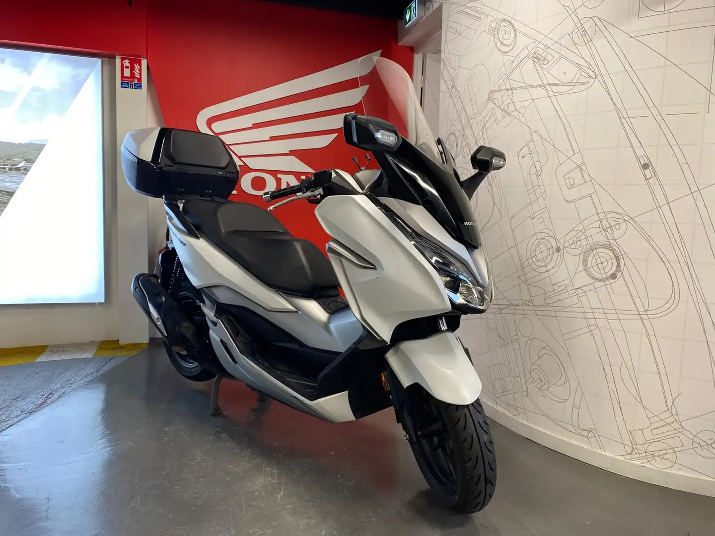 Honda Forza 300 Weiß - 1