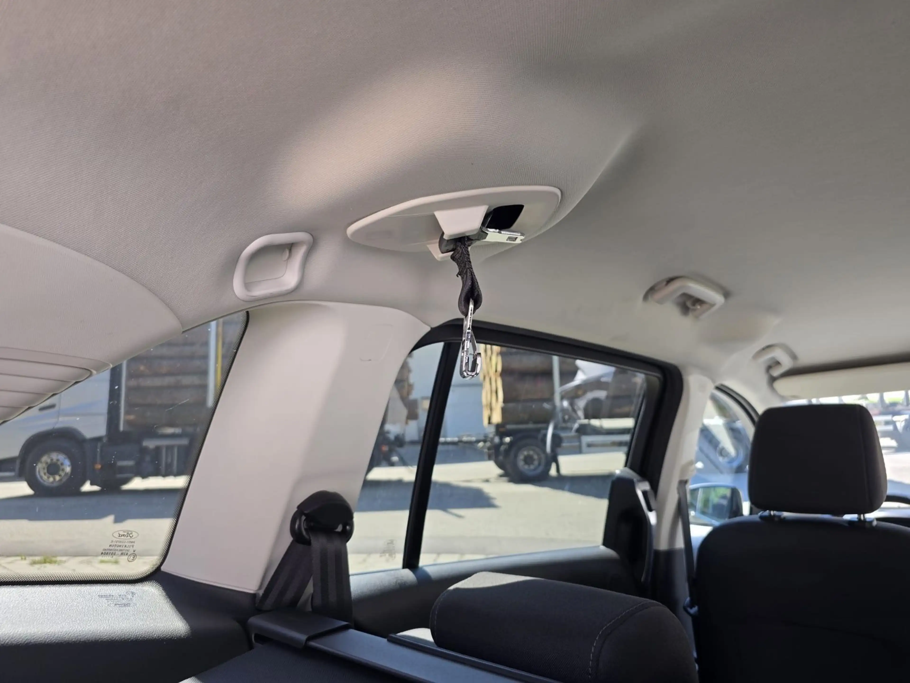 Ford Grand C-Max Grand C-MAX Titanium — photo 25