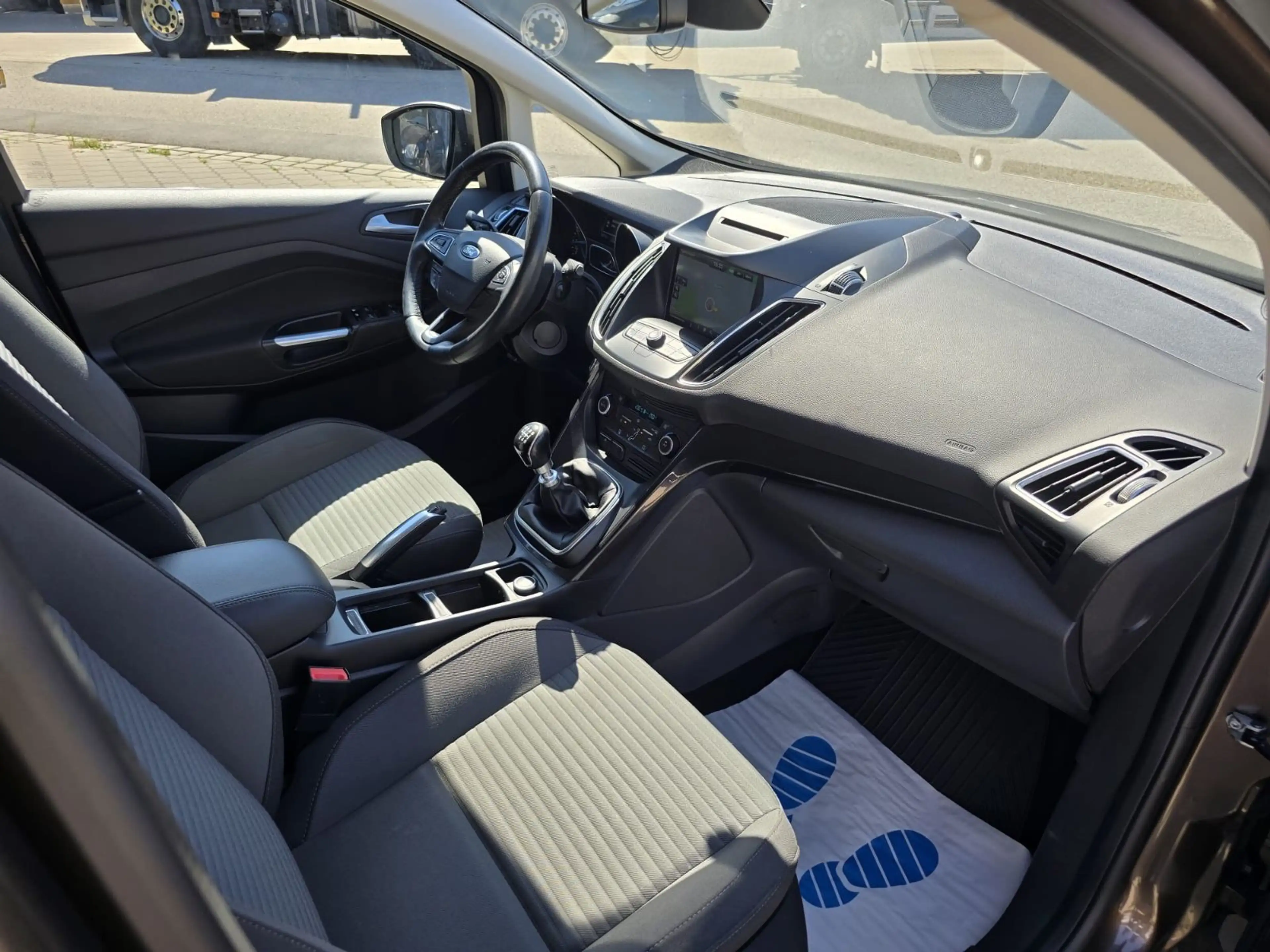 Ford Grand C-Max Grand C-MAX Titanium — photo 15
