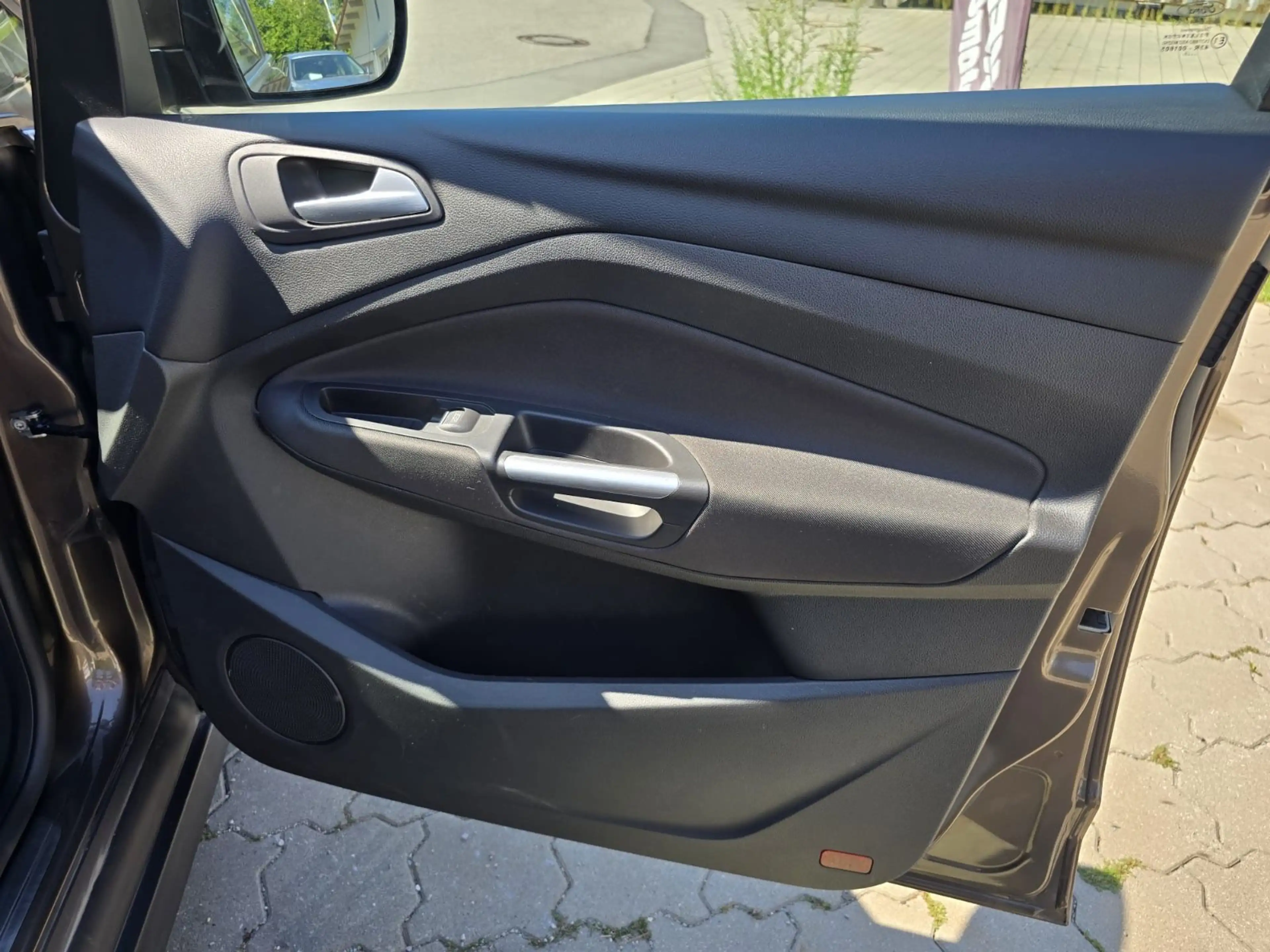 Ford Grand C-Max Grand C-MAX Titanium — photo 28