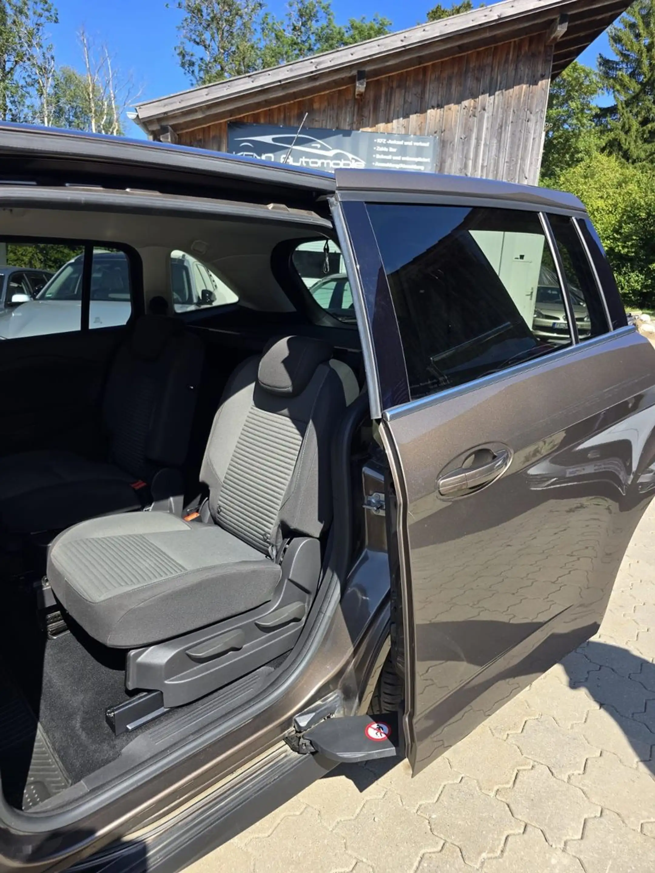 Ford Grand C-Max Grand C-MAX Titanium — photo 23