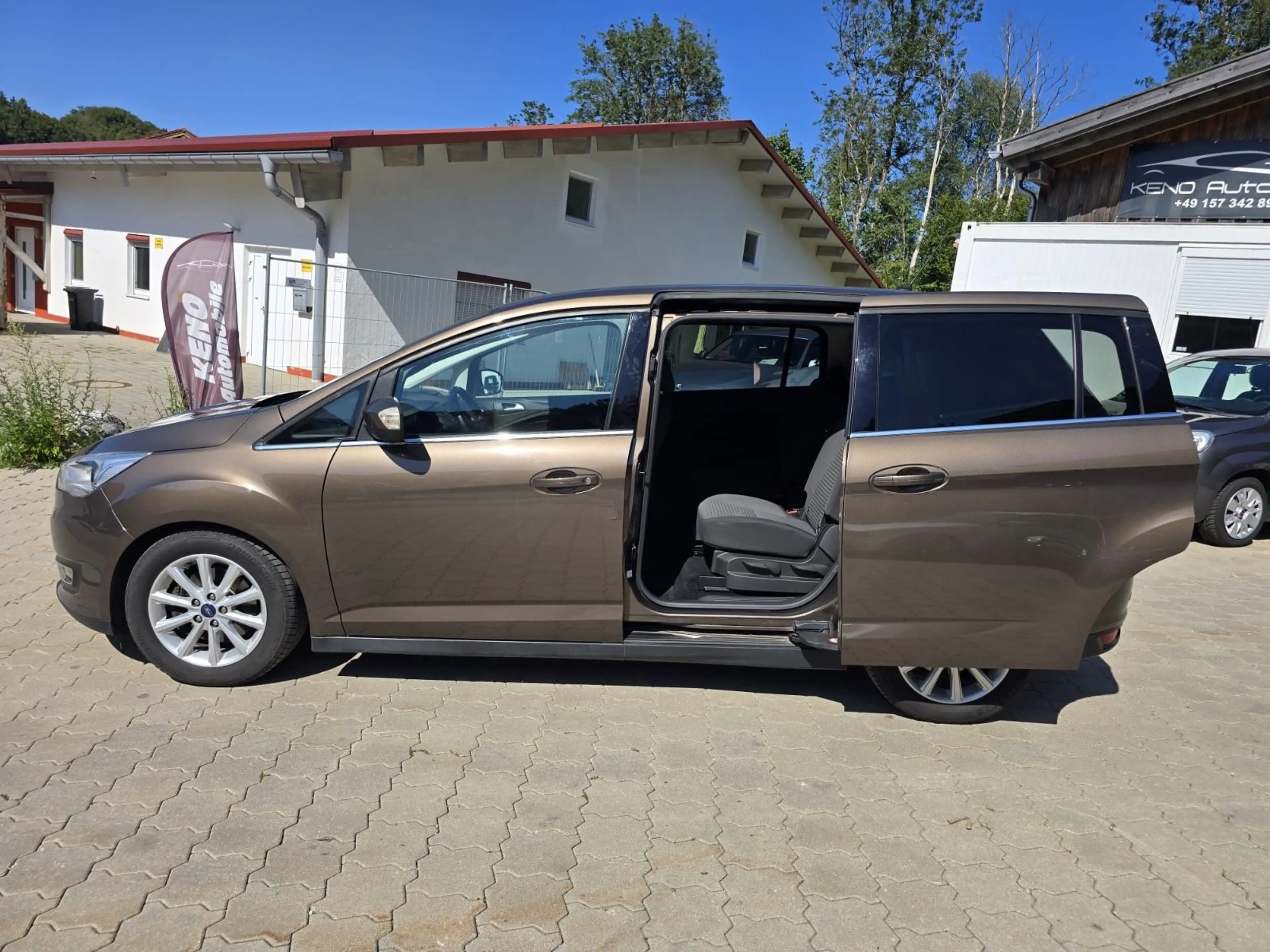 Ford Grand C-Max Grand C-MAX Titanium — photo 9