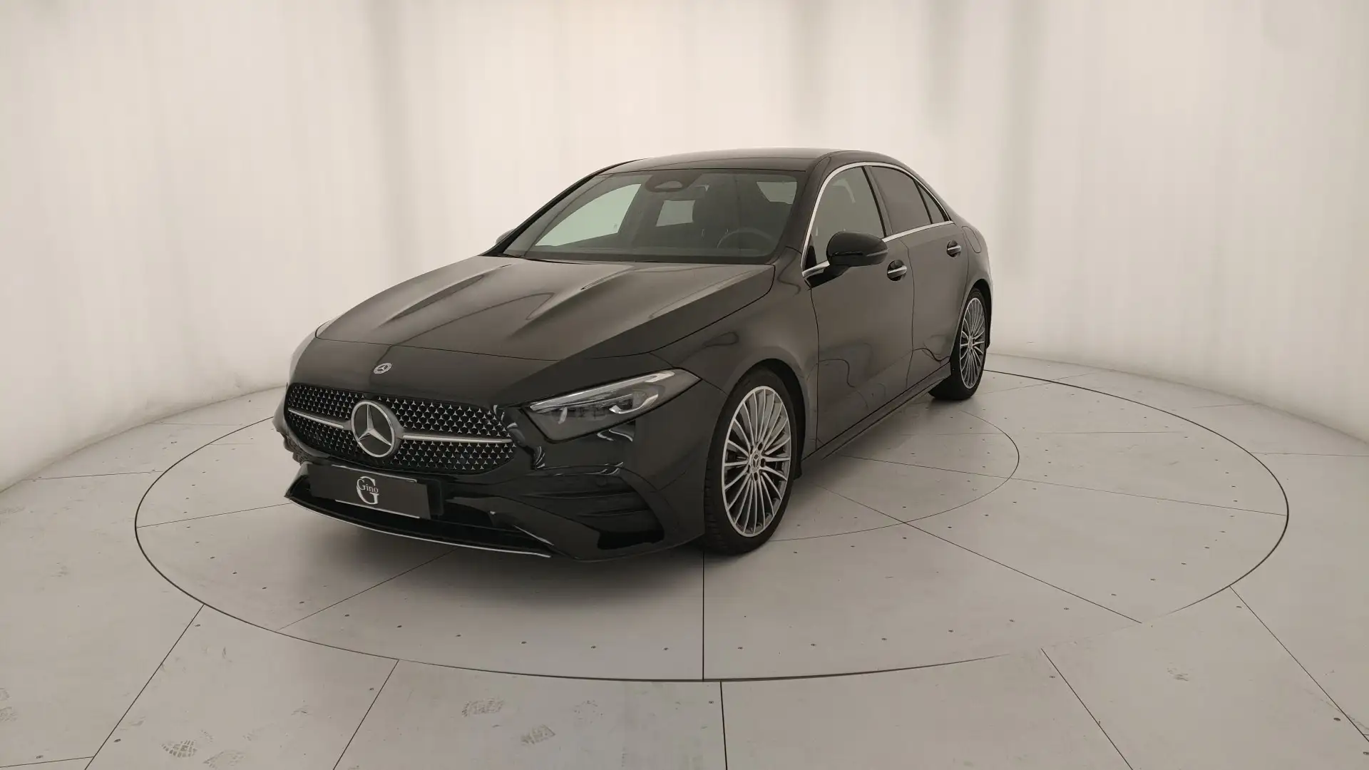 Mercedes-Benz A 180 d AMG Line Premium auto Noir - 1