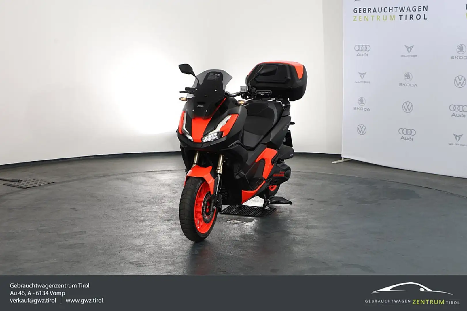 Honda ADV 350 ADV350 EINZELSTÜCK SONDERUMBAU KEY LESS TOP CASE LED Schwarz - 1