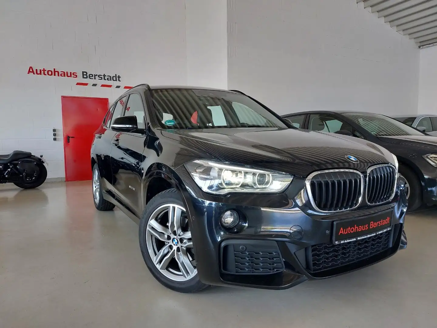 BMW X1 sDrive 18 i M Sport Navi*Kamera*Leder*LED*PDC Schwarz - 1