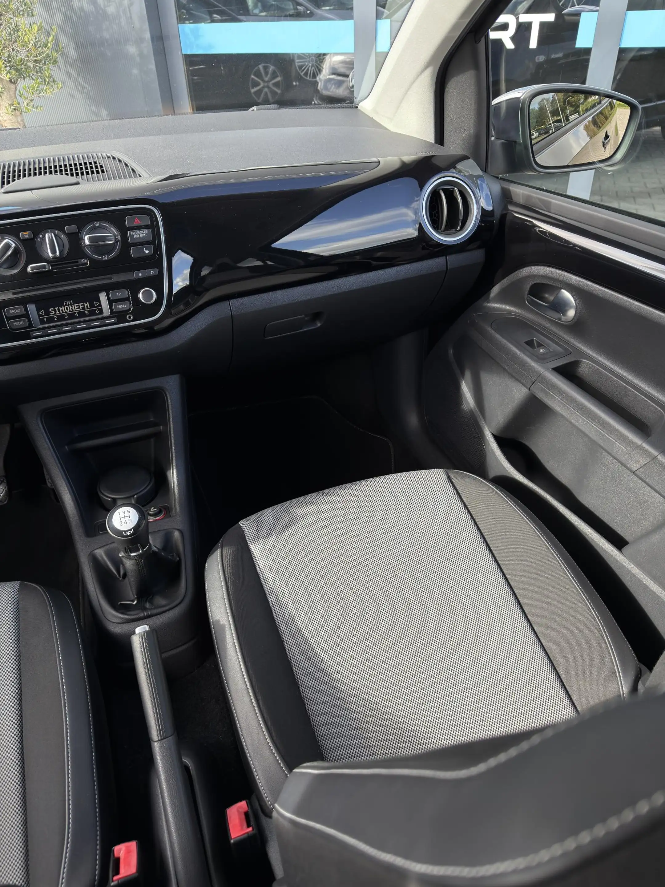 Volkswagen up! 1.0 high up! BlueMotion BLACK UP! — photo 15