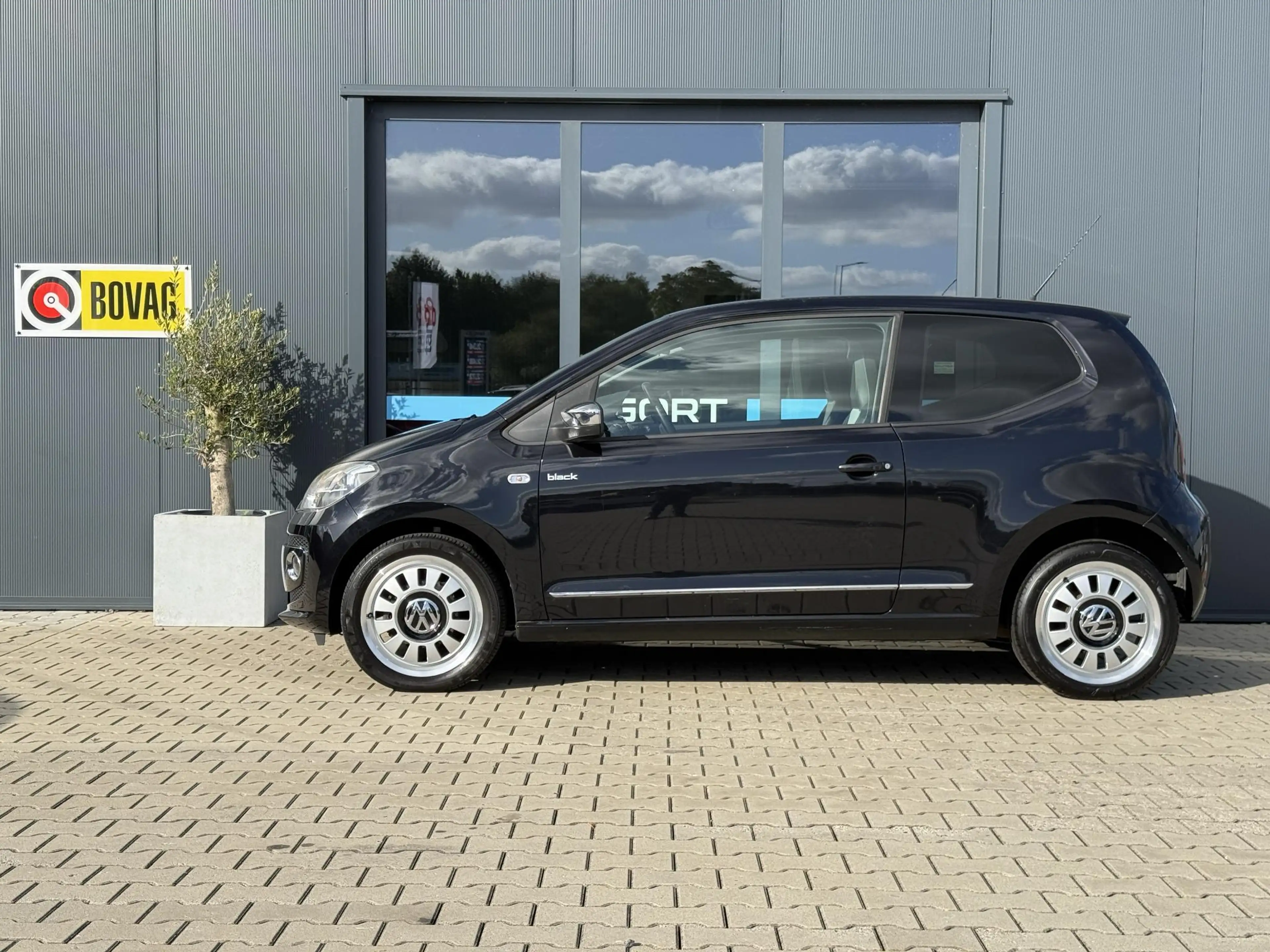 Volkswagen up! 1.0 high up! BlueMotion BLACK UP! — photo 4
