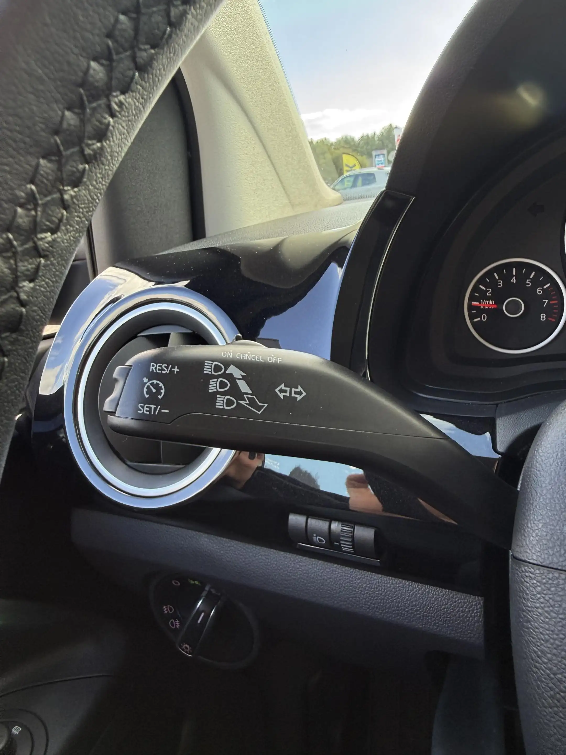 Volkswagen up! 1.0 high up! BlueMotion BLACK UP! — photo 9