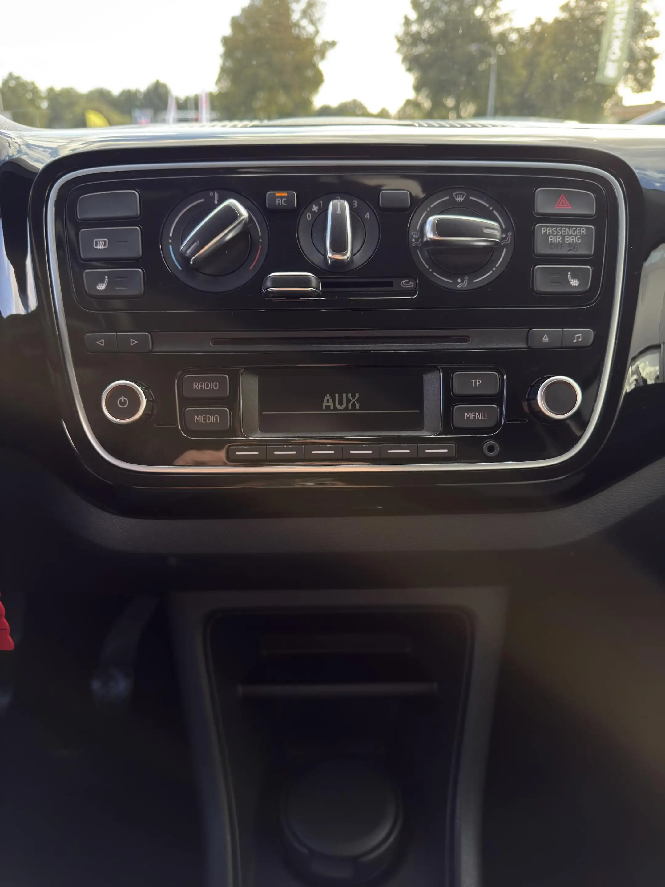 Volkswagen up! 1.0 high up! BlueMotion BLACK UP! — photo 13