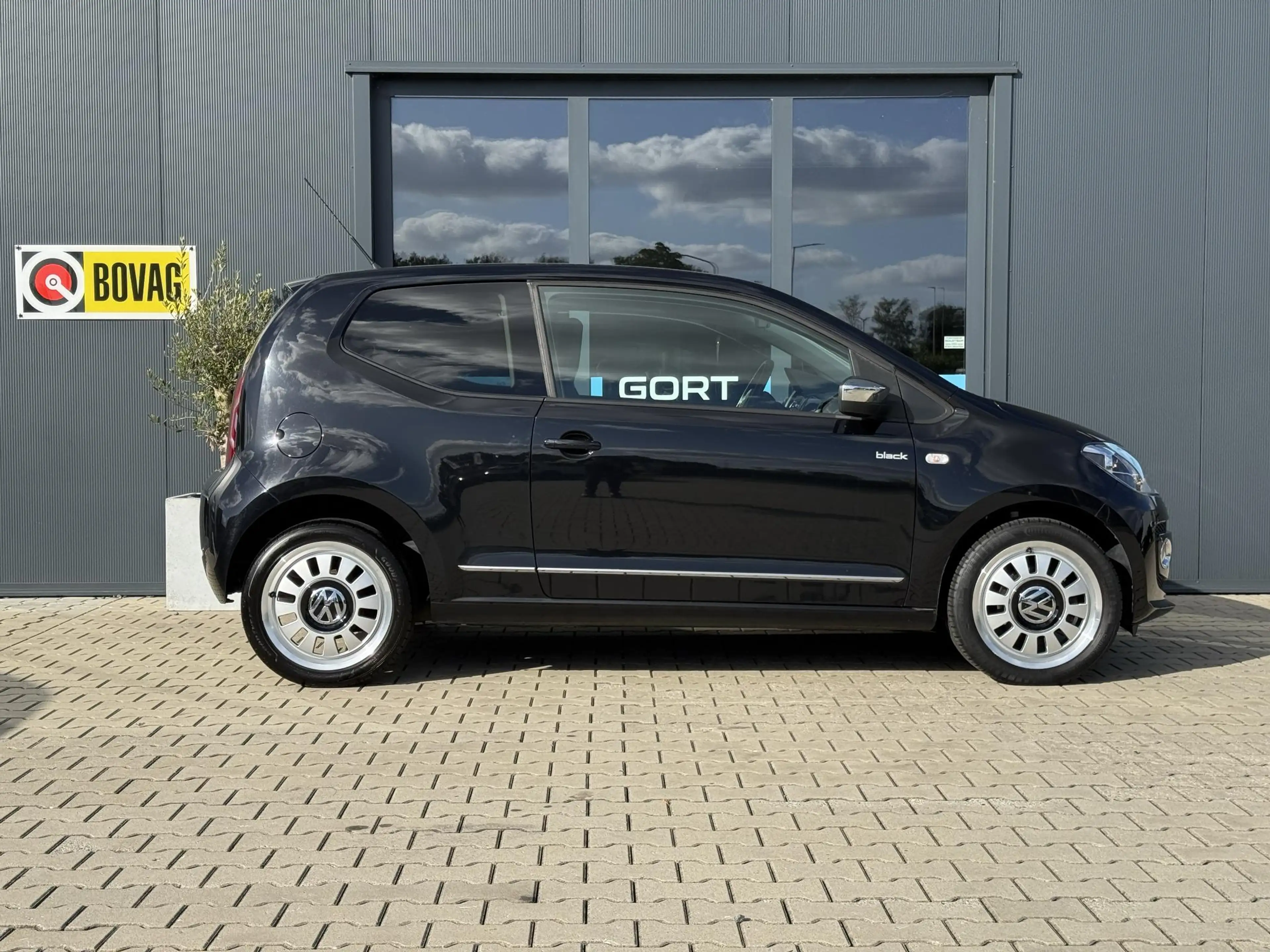 Volkswagen up! 1.0 high up! BlueMotion BLACK UP! — photo 3