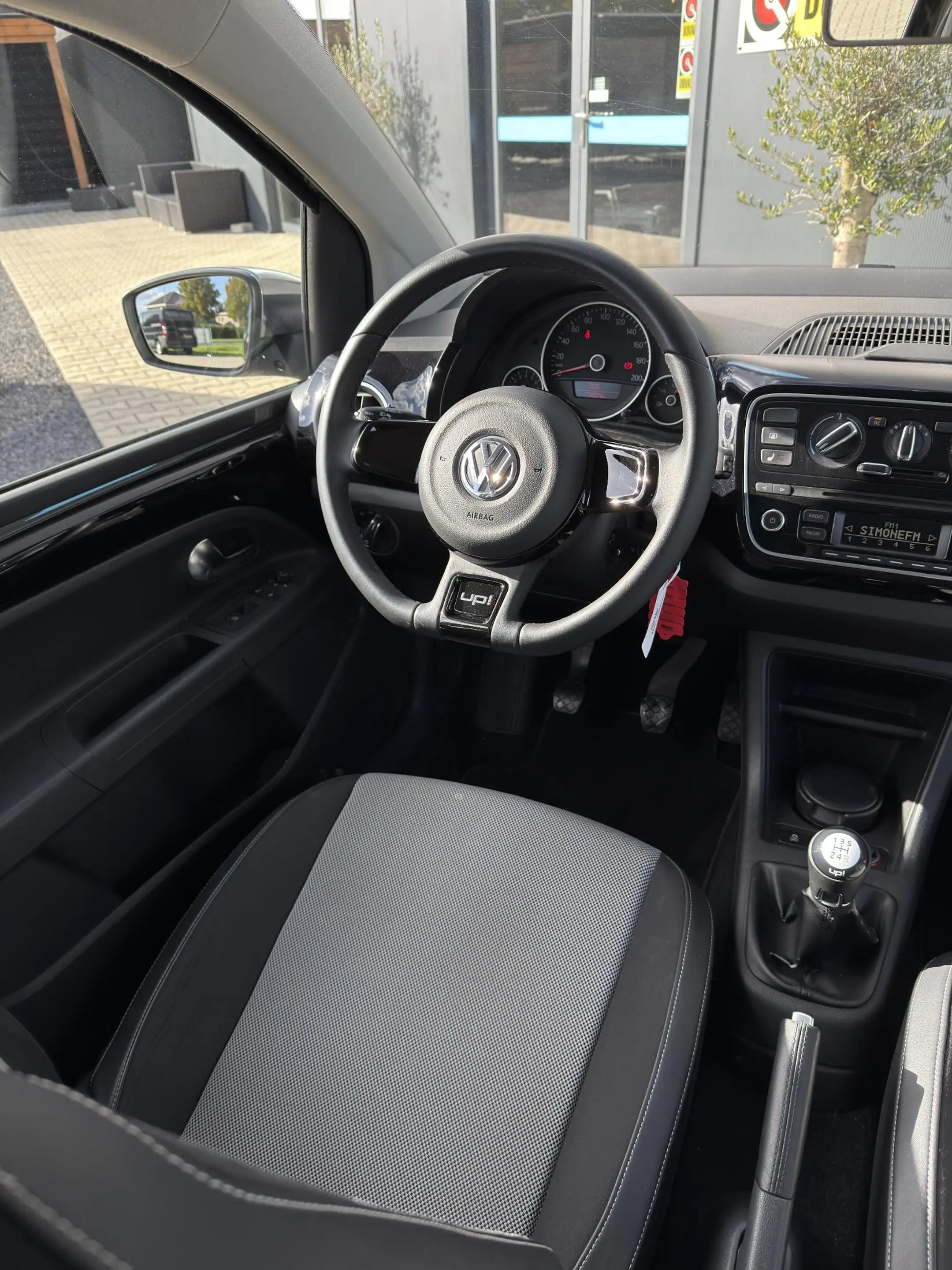 Volkswagen up! 1.0 high up! BlueMotion BLACK UP! — photo 7