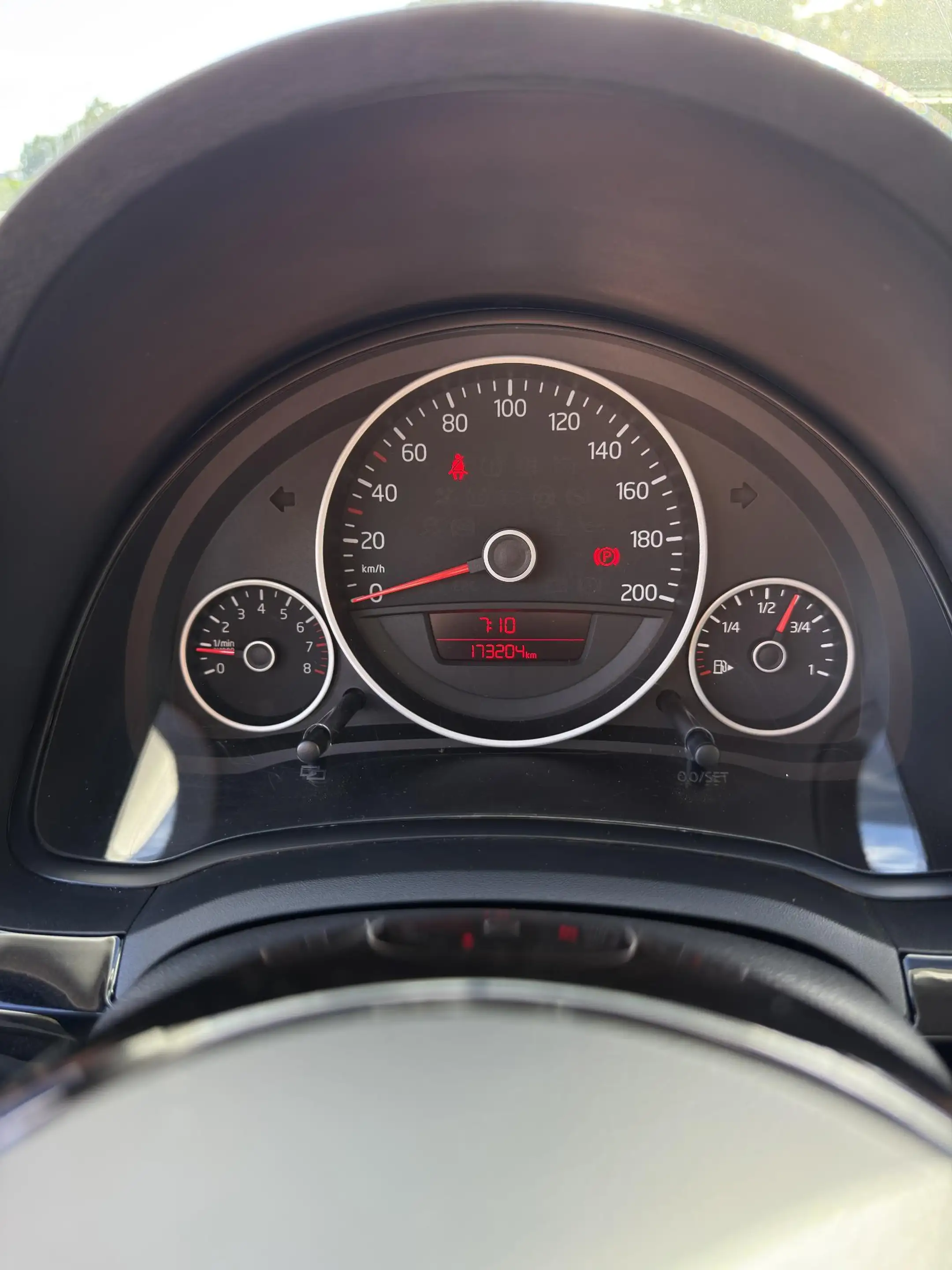Volkswagen up! 1.0 high up! BlueMotion BLACK UP! — photo 11