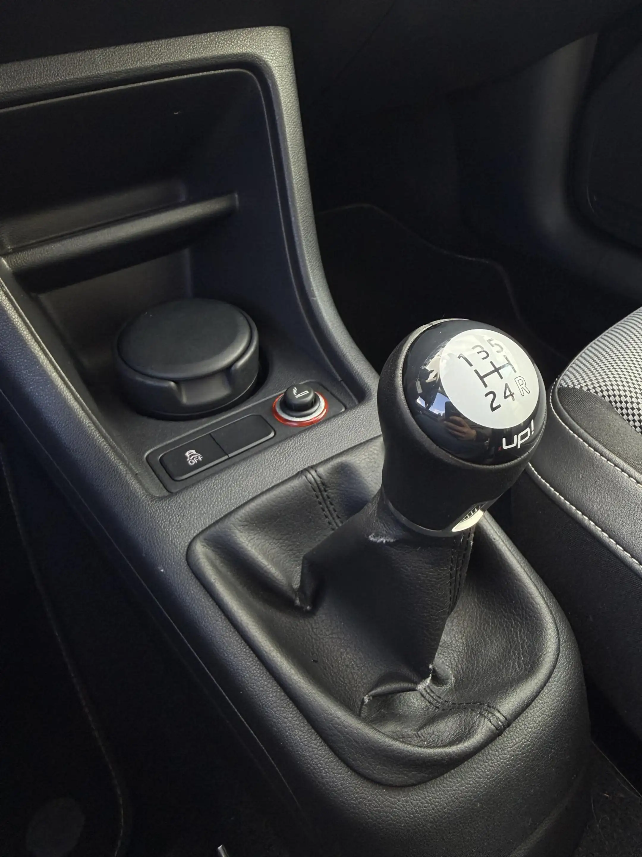 Volkswagen up! 1.0 high up! BlueMotion BLACK UP! — photo 14