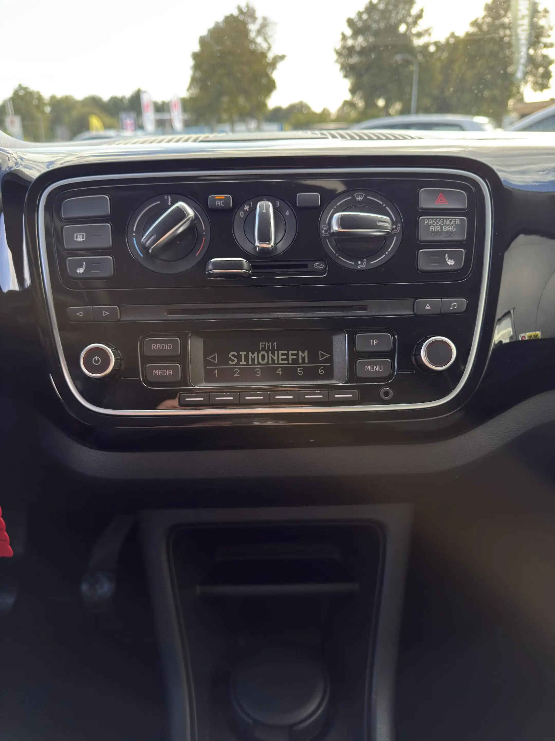 Volkswagen up! 1.0 high up! BlueMotion BLACK UP! — photo 12