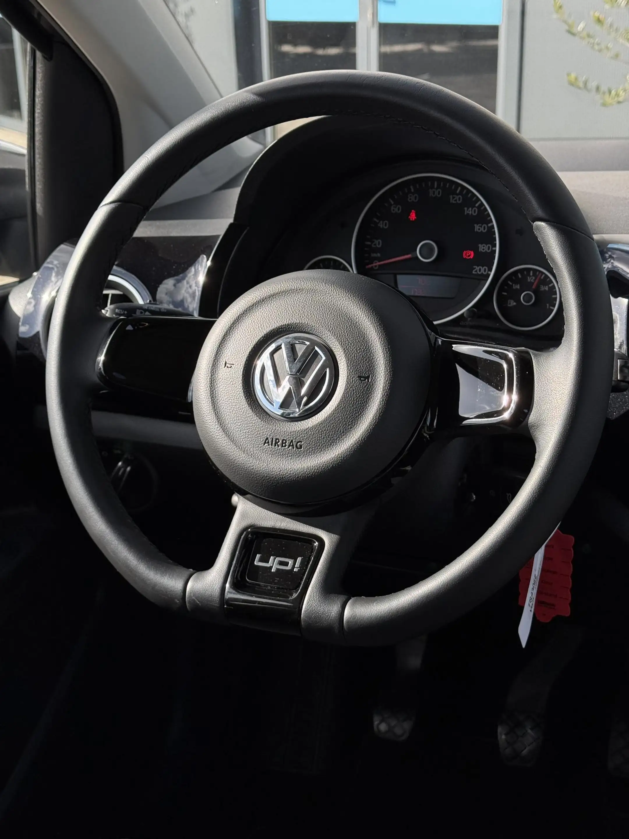 Volkswagen up! 1.0 high up! BlueMotion BLACK UP! — photo 8