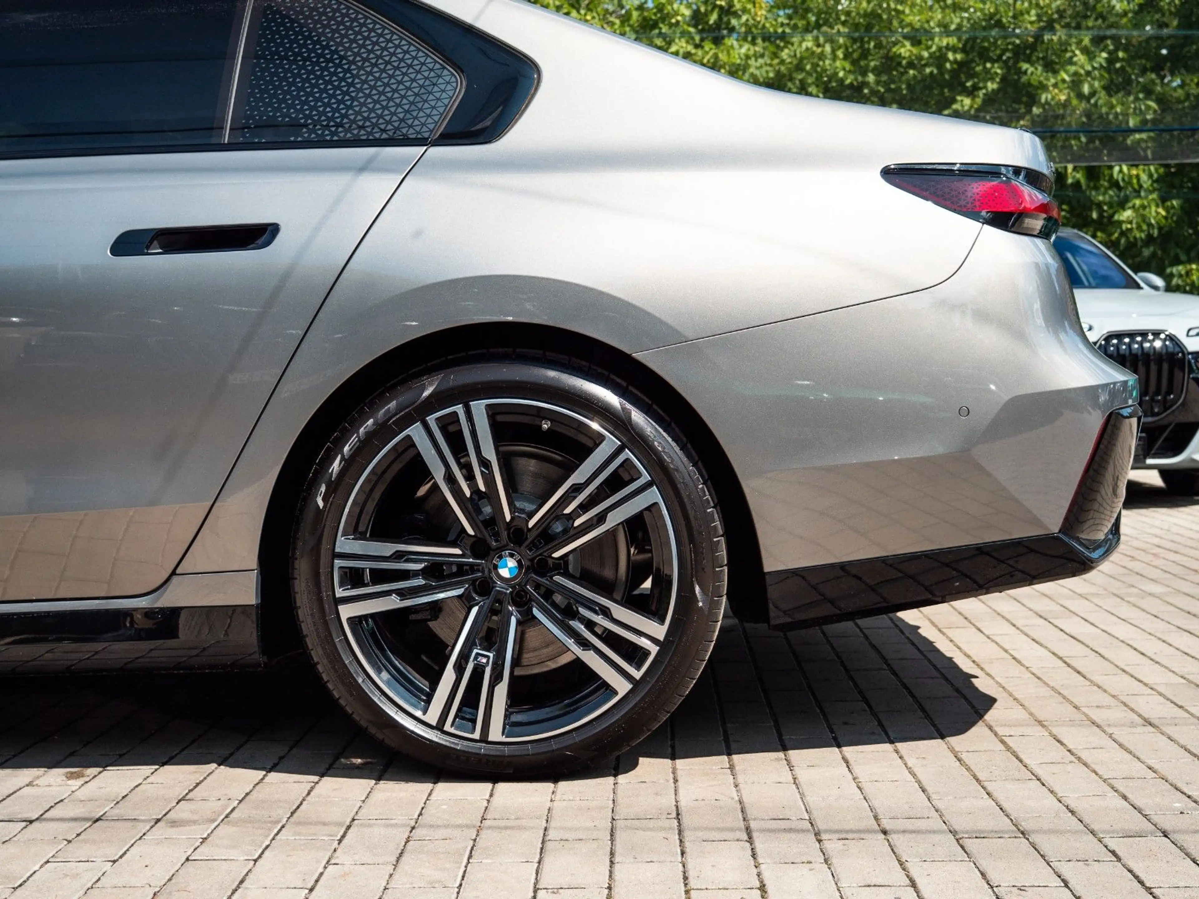 BMW 740 d M SPORT PRO.INDIVID.MASSAGE.B&W.SKY.5/100 — photo 8