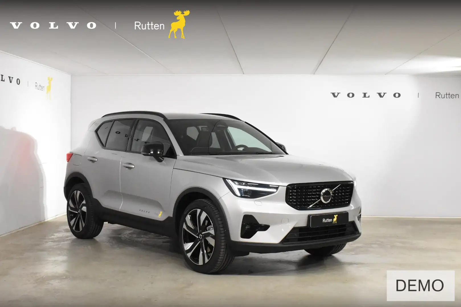 Volvo XC40 B4 211PK Automaat Plus Dark / Lighting Pack / Pixe Grijs - 1
