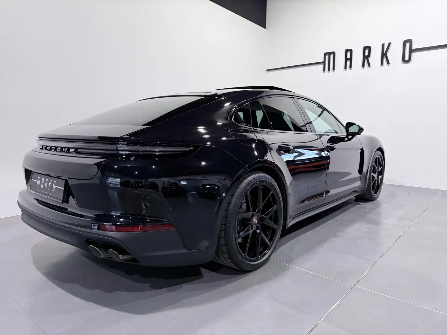 Porsche Panamera 4 E-Hybrid Schwarz - 2