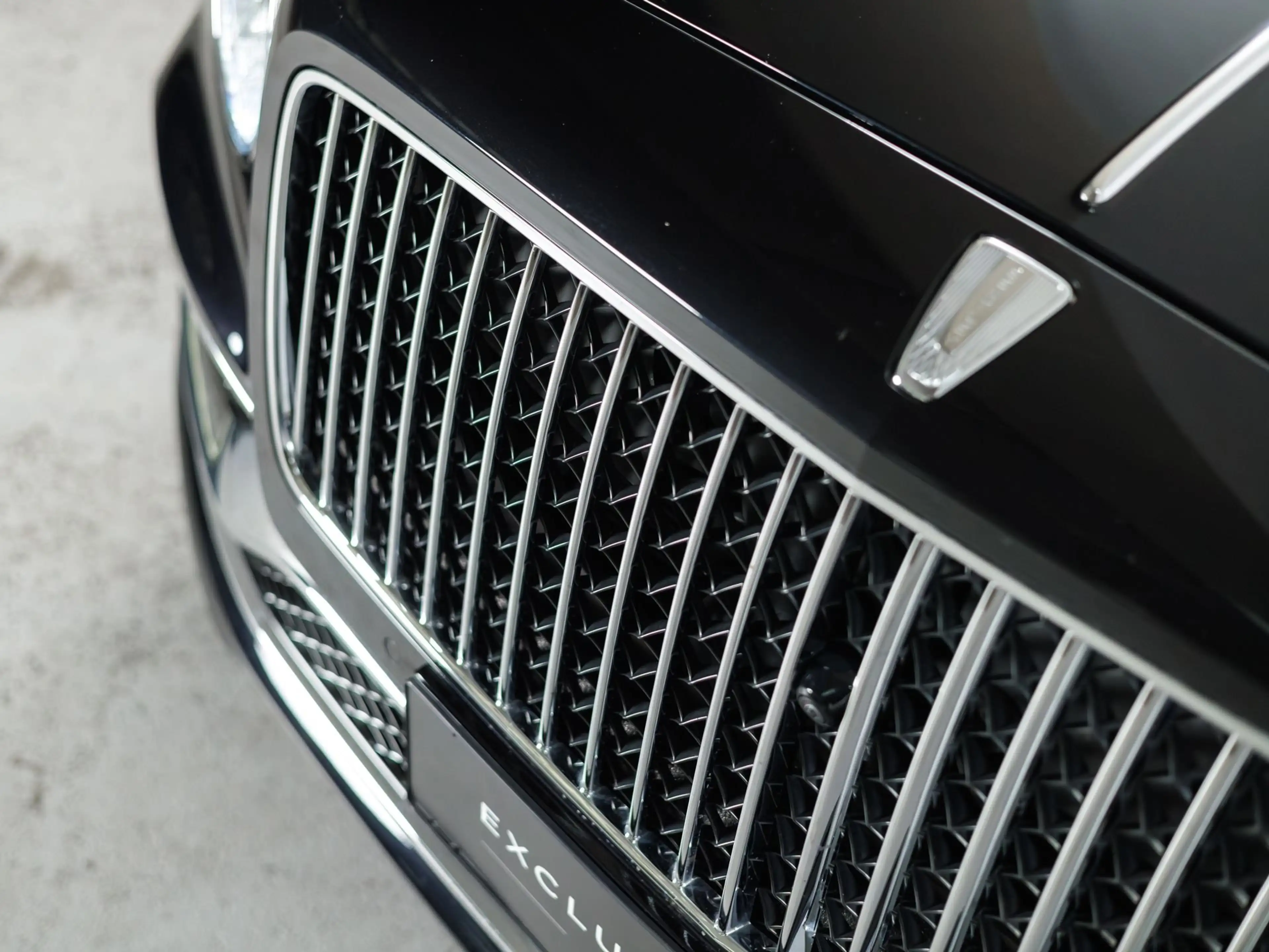 Bentley Flying Spur Hybrid V6 — photo 11