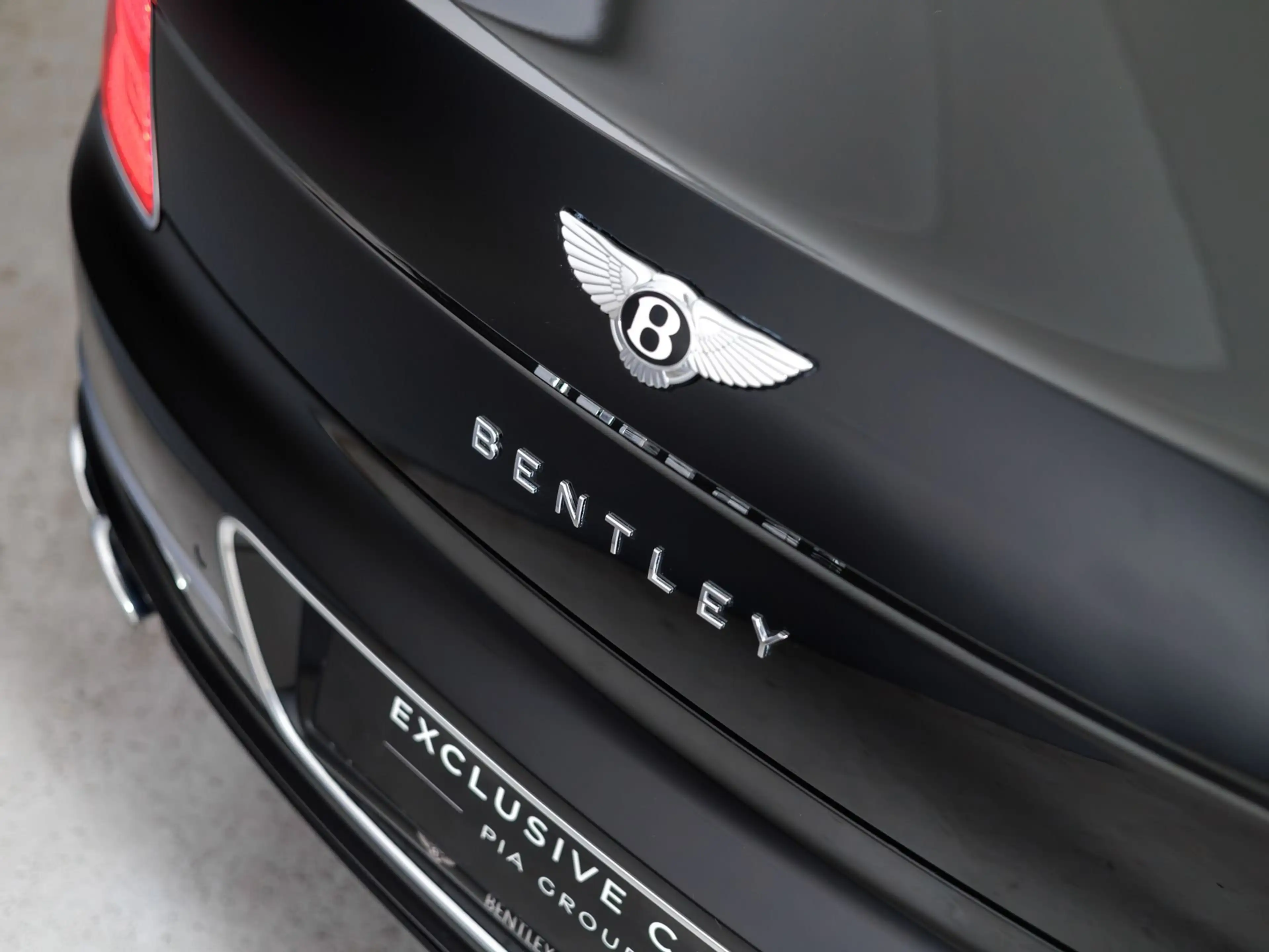 Bentley Flying Spur Hybrid V6 — photo 7