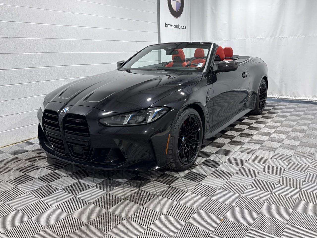 2026 BMW M4 Black Sapphire Metallic / Fiona red/black merino l