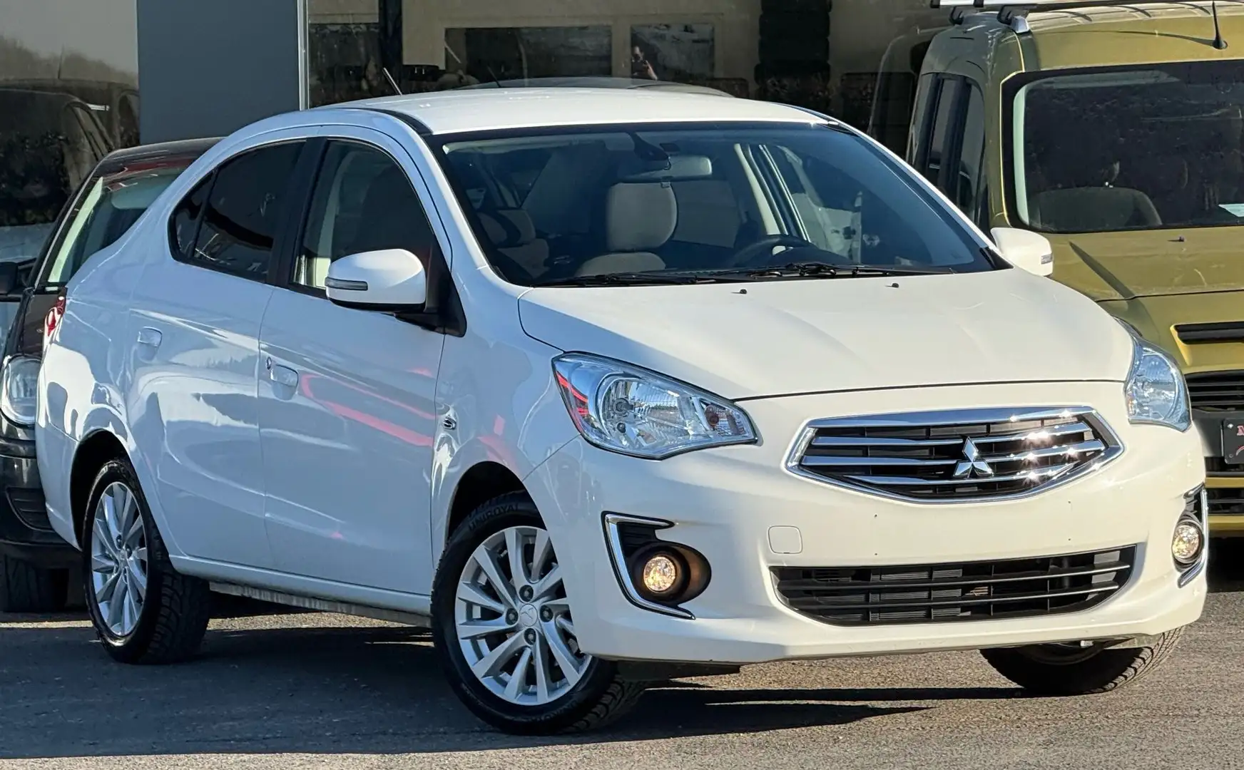 Mitsubishi Attrage Blanco - 1
