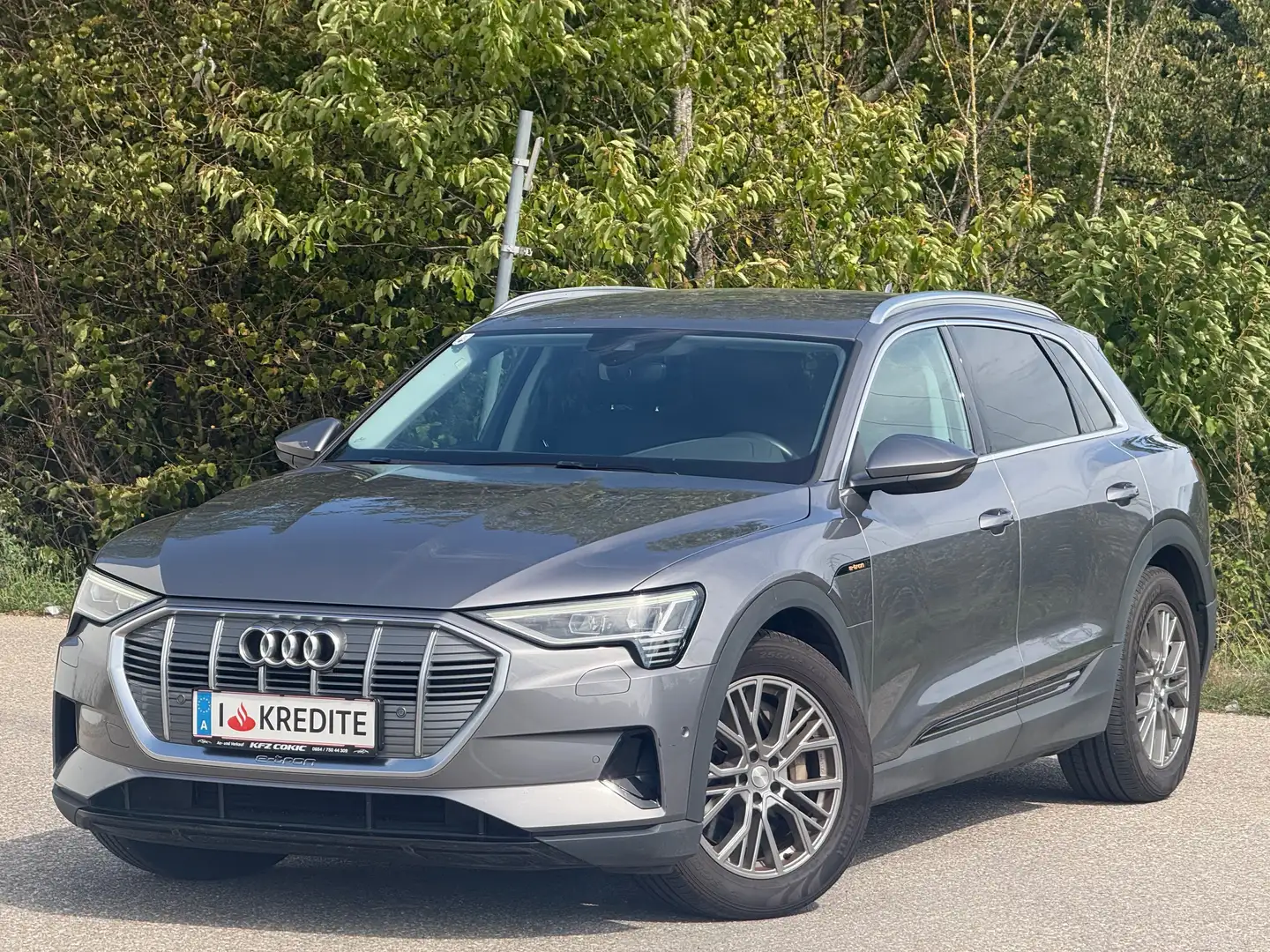 Audi e-tron 50 quattro basis - Finanzierung - Wenig Kilometer Grau - 1